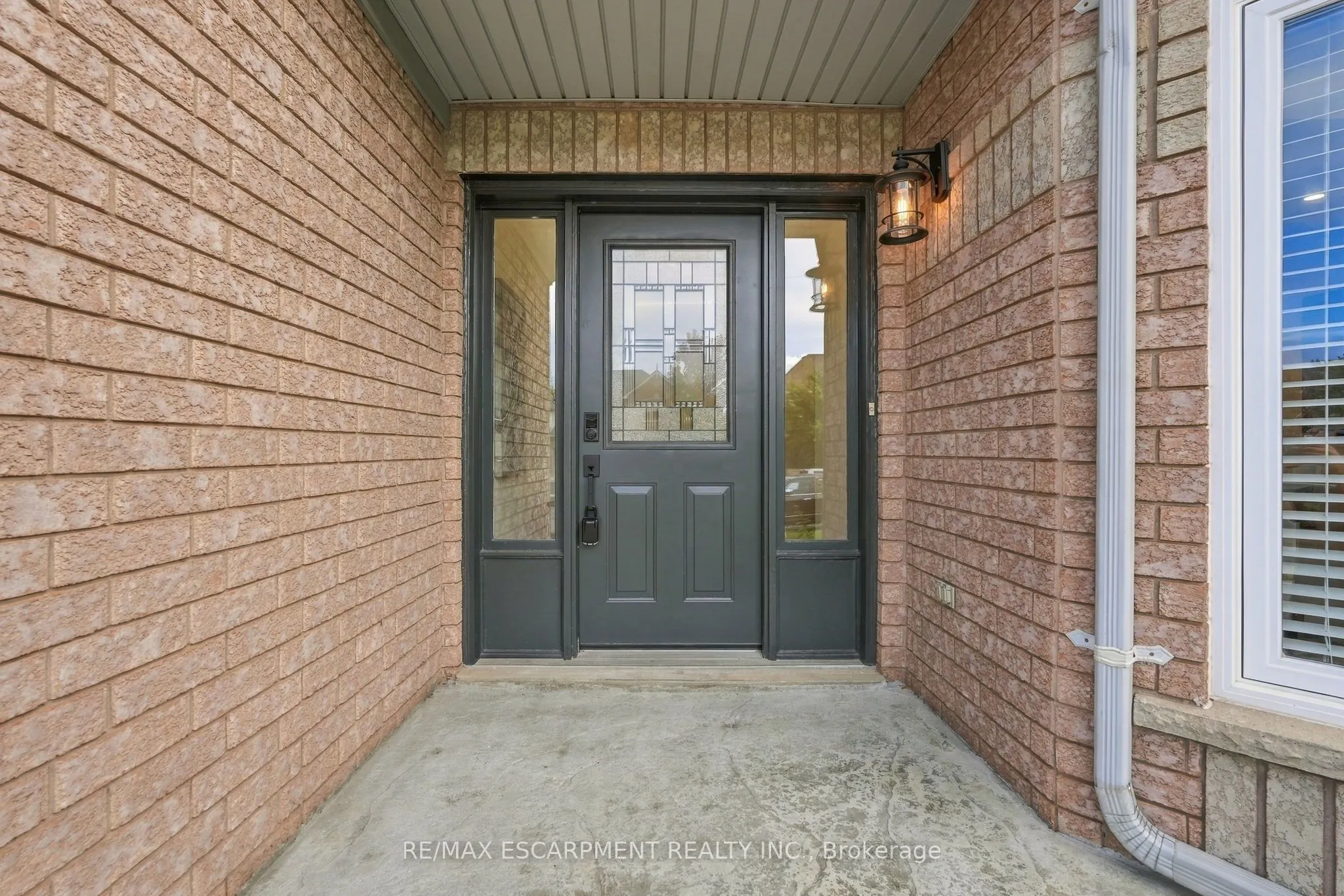 84 RILEY Street
