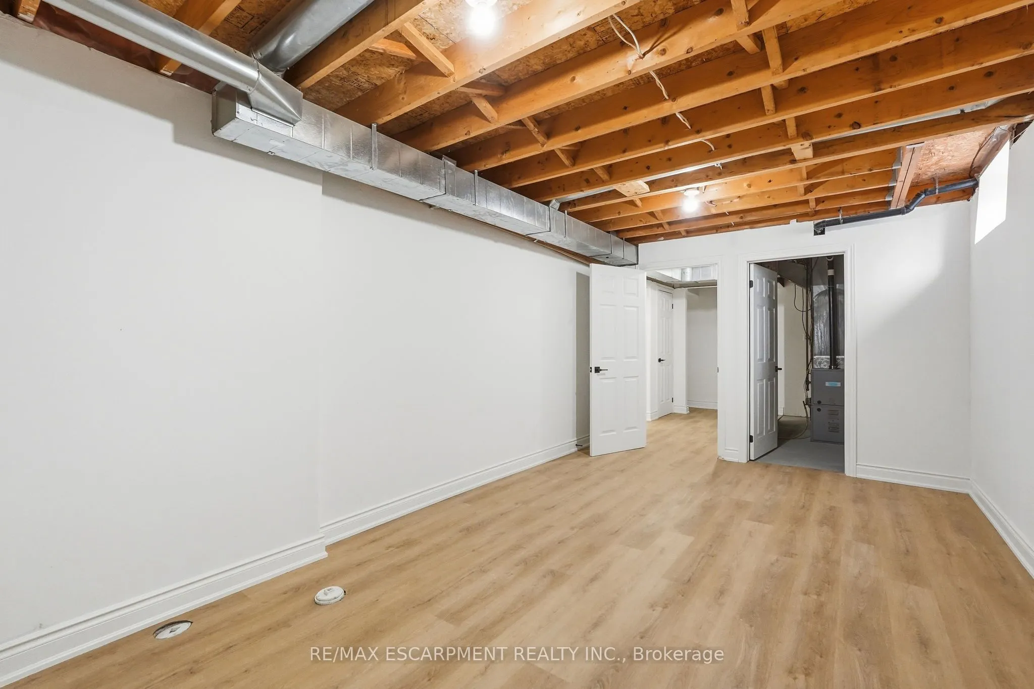 84 RILEY Street