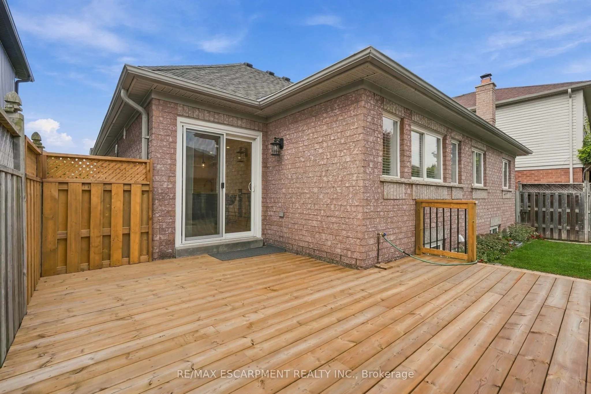 84 RILEY Street