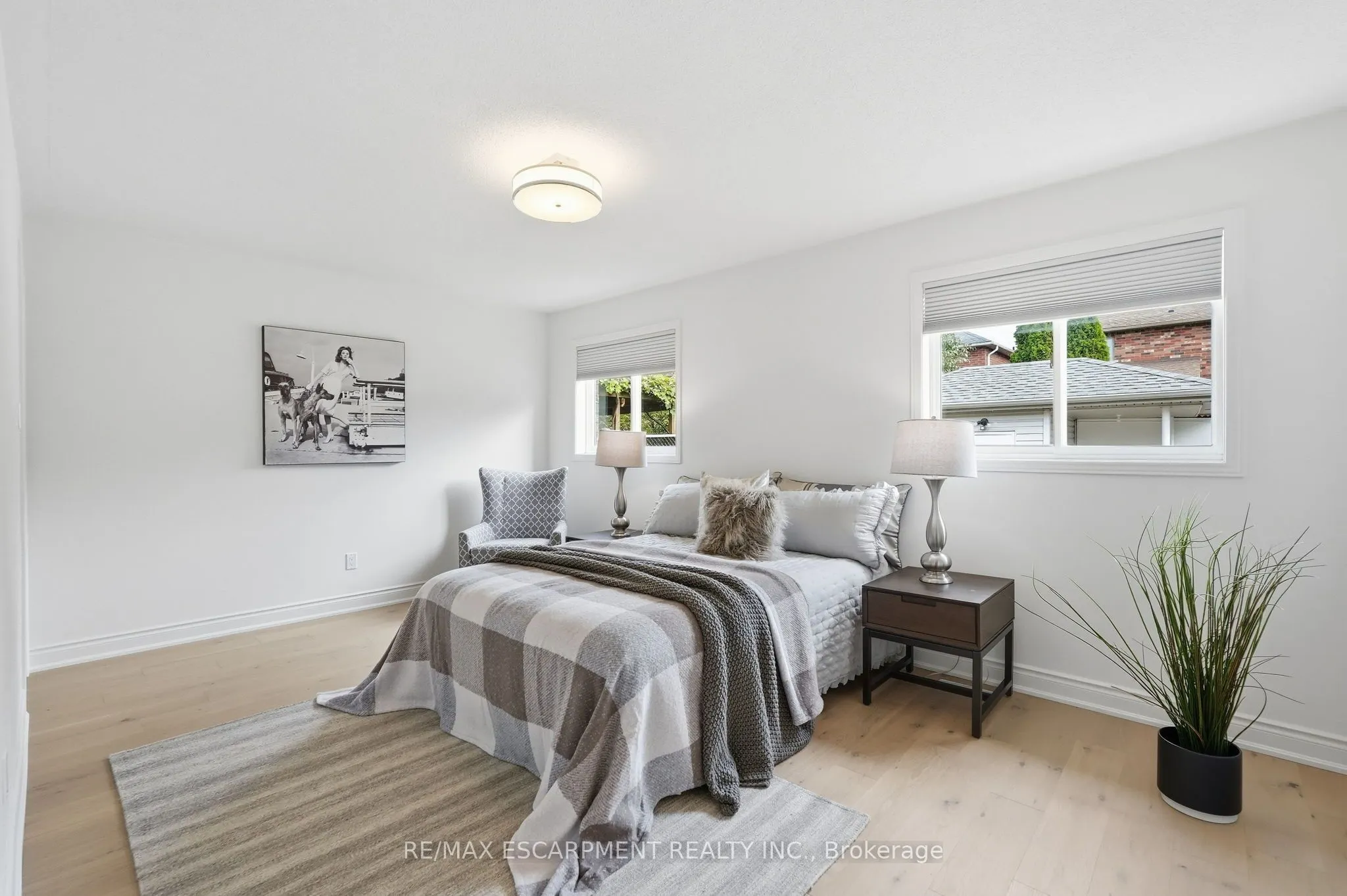 84 RILEY Street