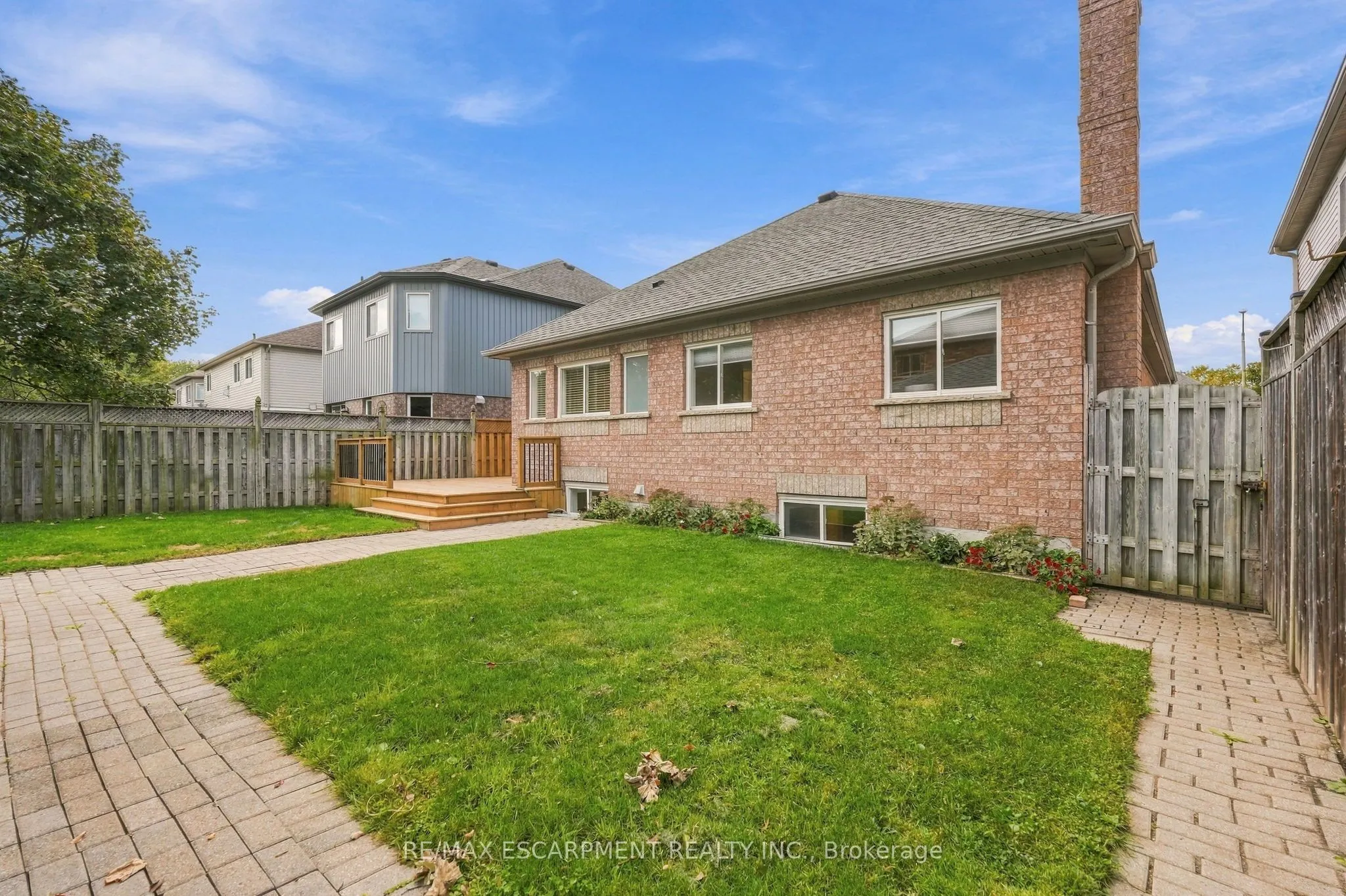 84 RILEY Street
