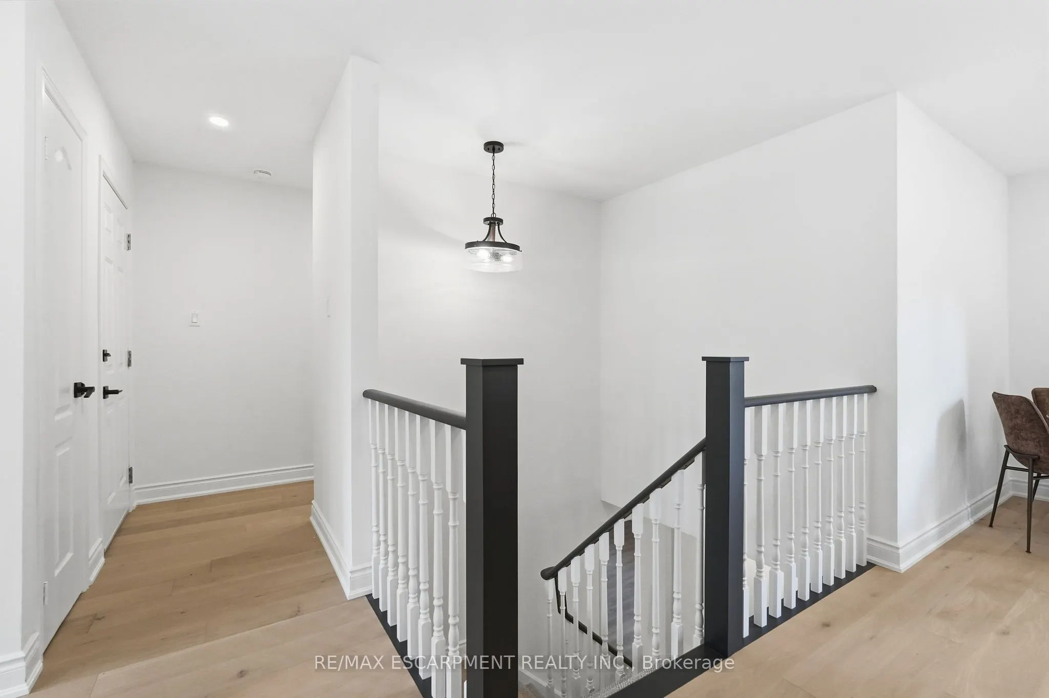 84 RILEY Street