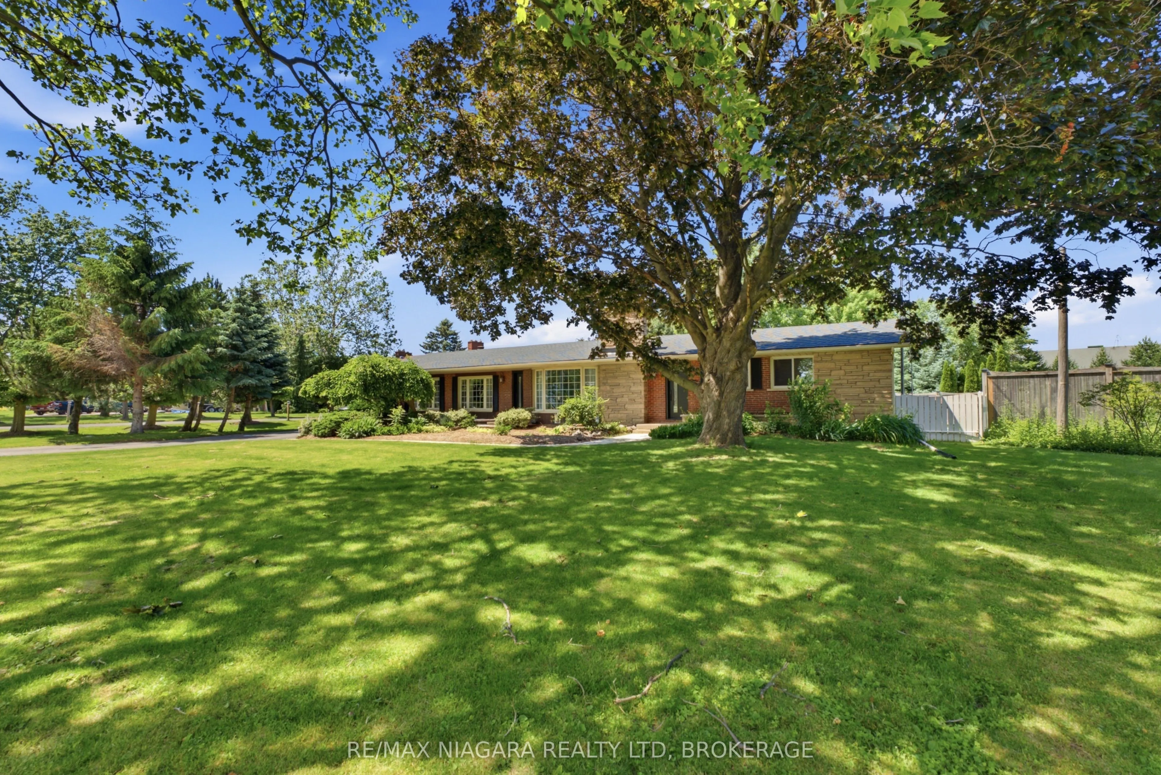 1042 Lakeshore Road W
