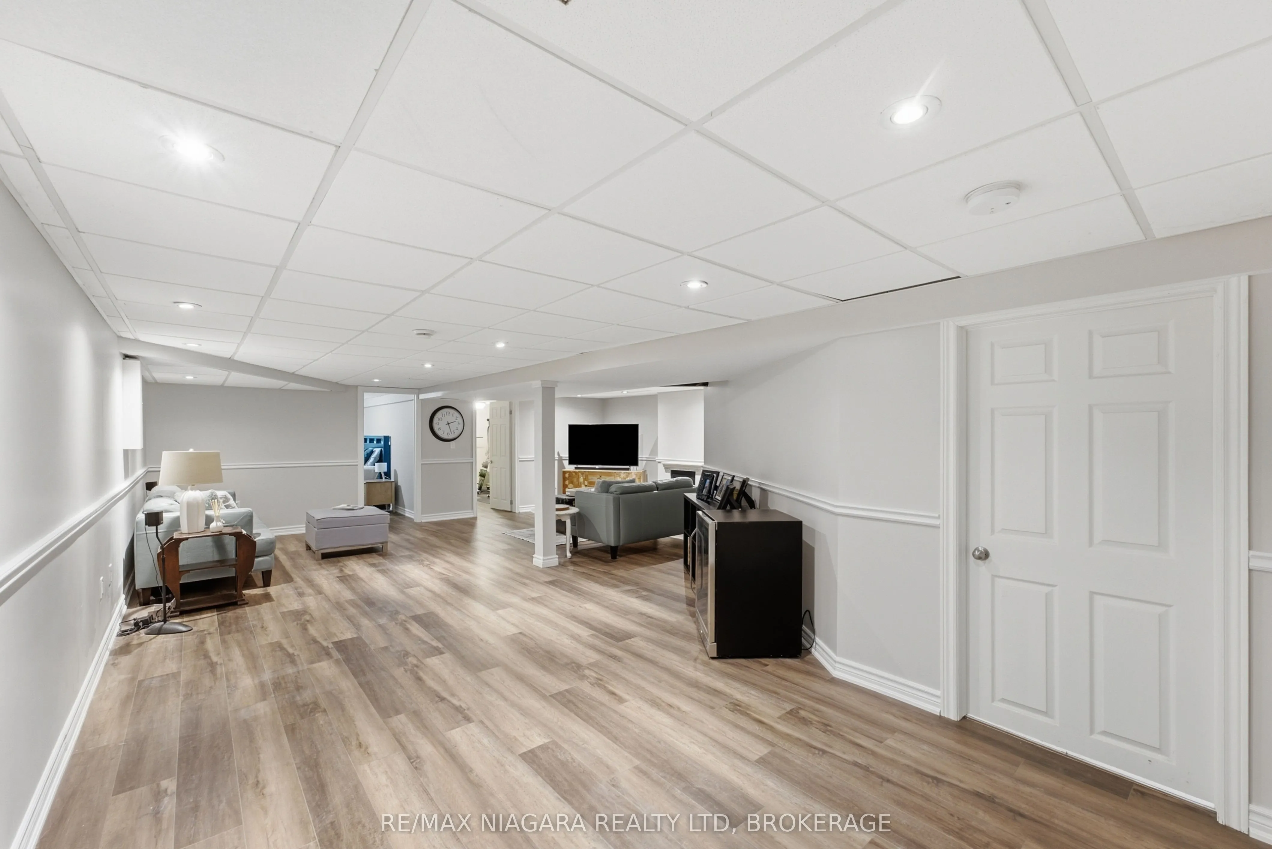 1042 Lakeshore Road W