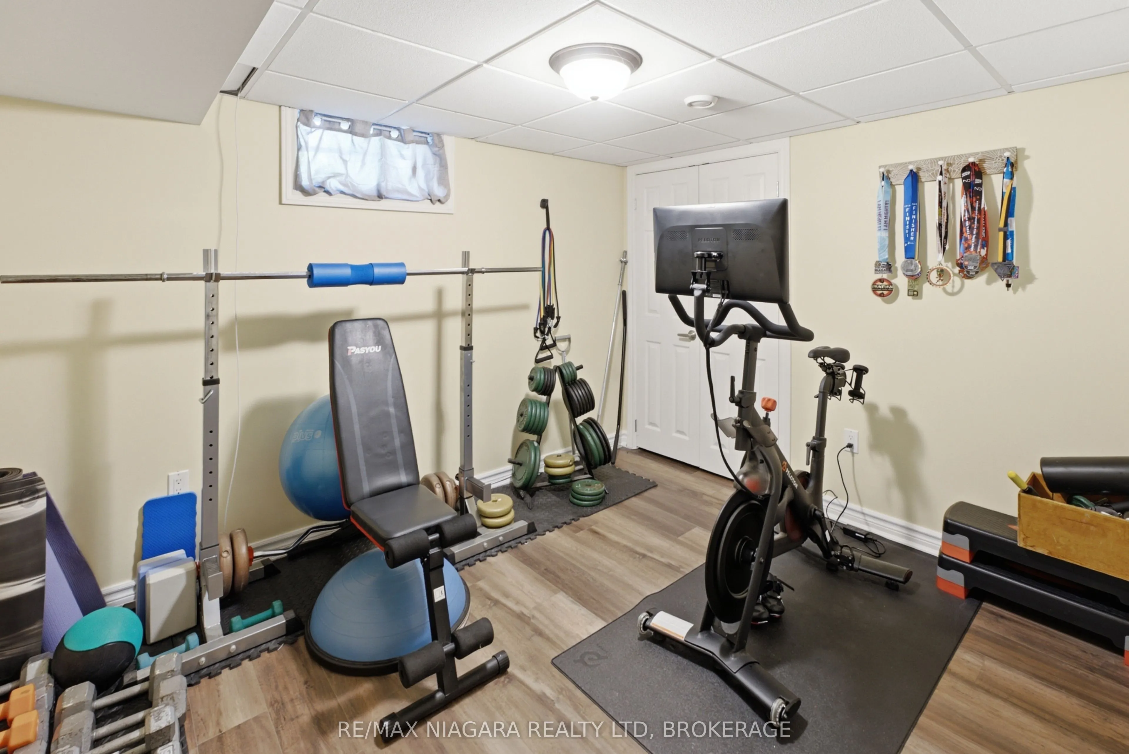1042 Lakeshore Road W