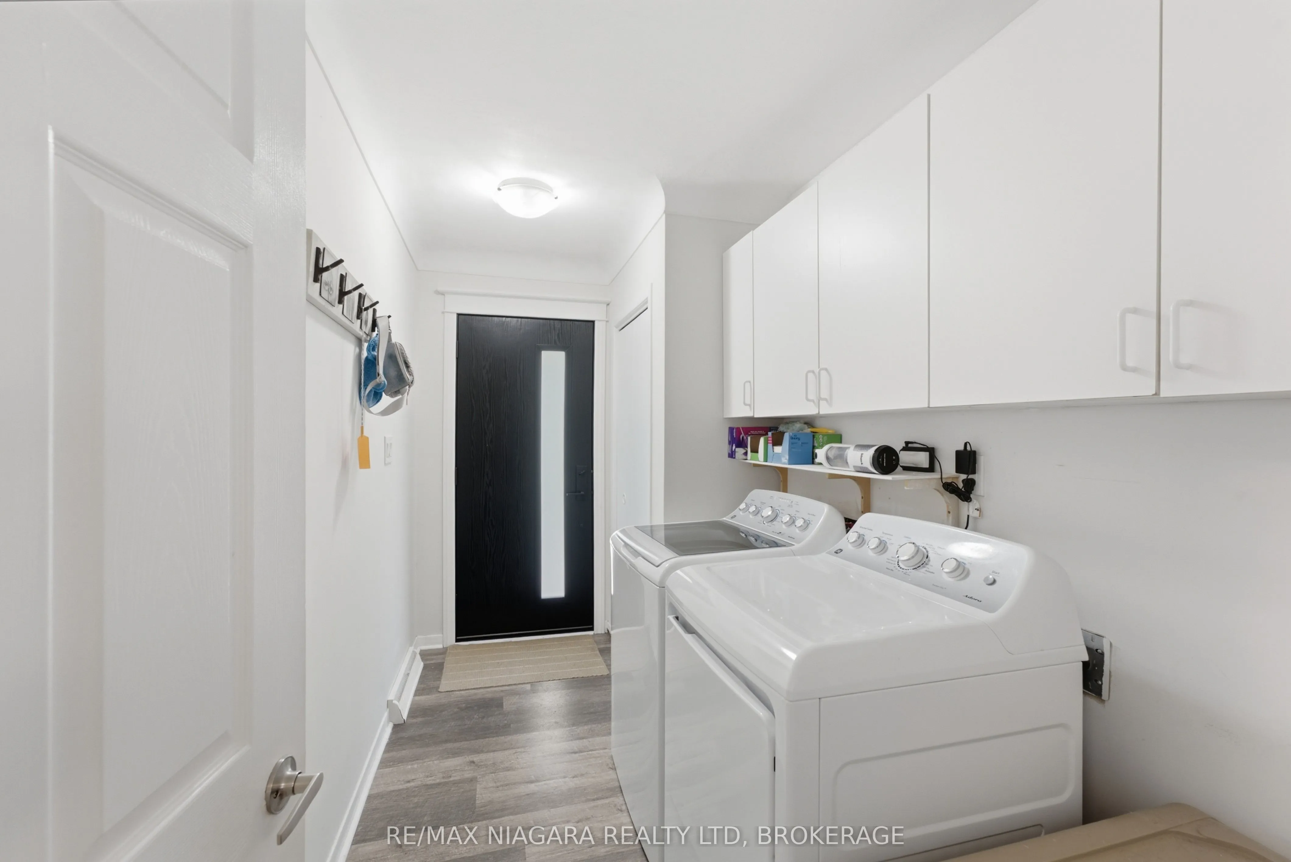 1042 Lakeshore Road W