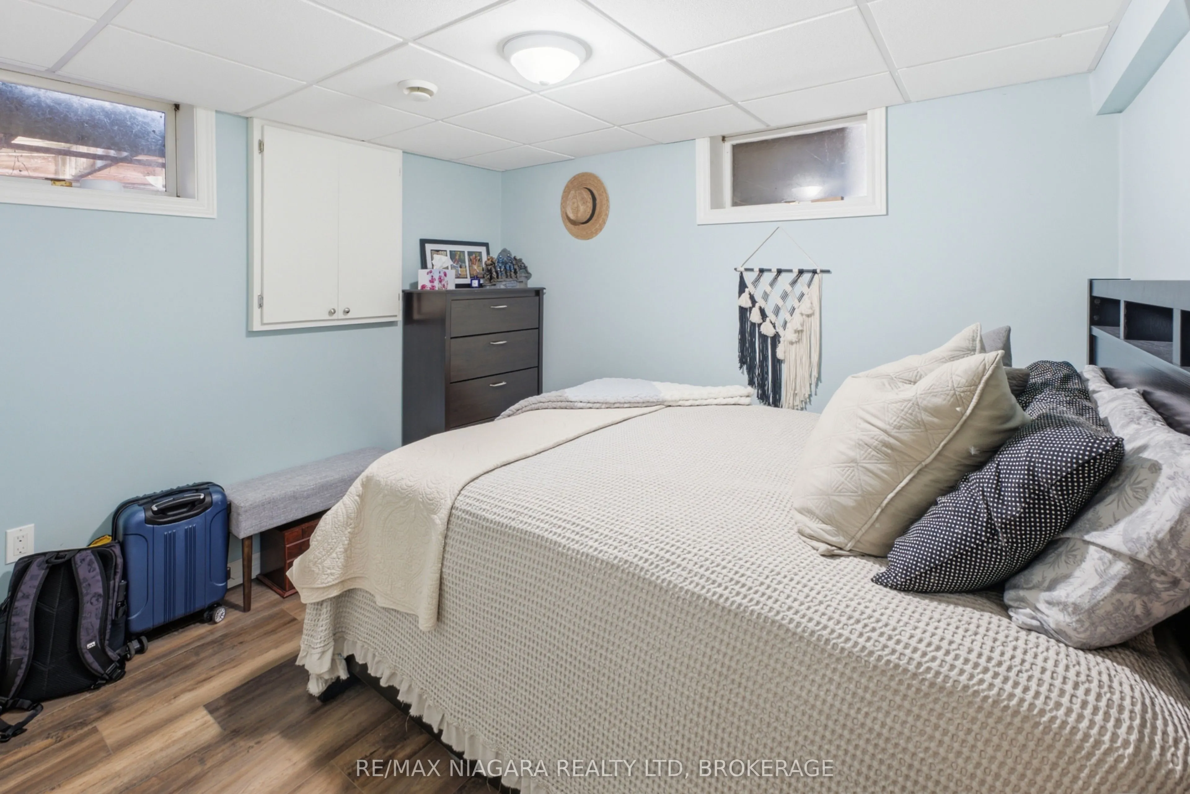 1042 Lakeshore Road W