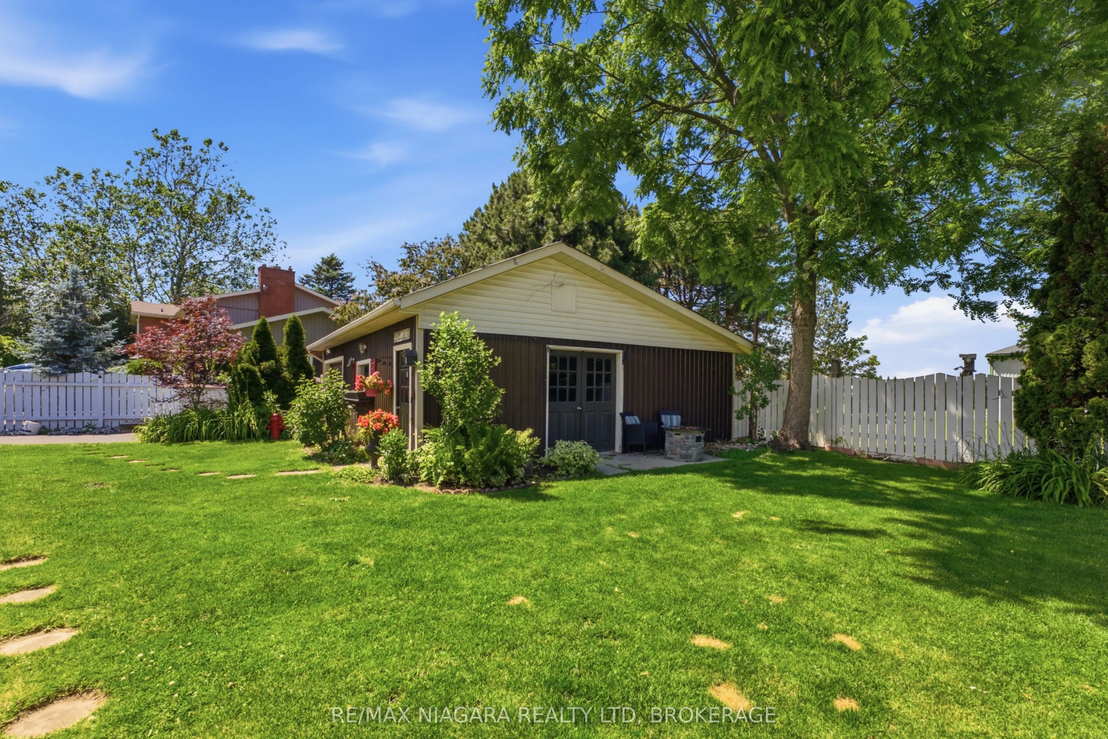1042 Lakeshore Road W