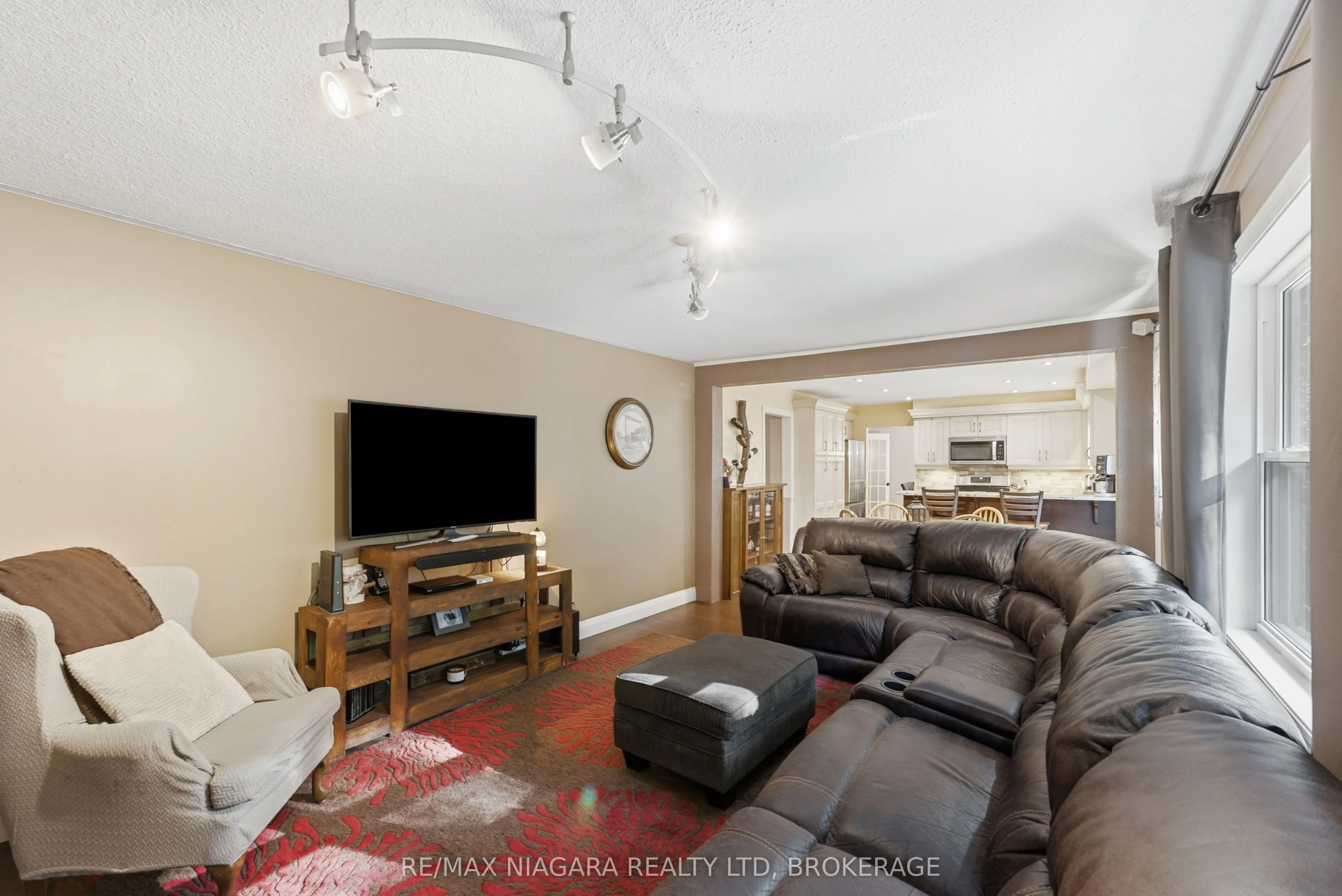 9 Beechnut Court