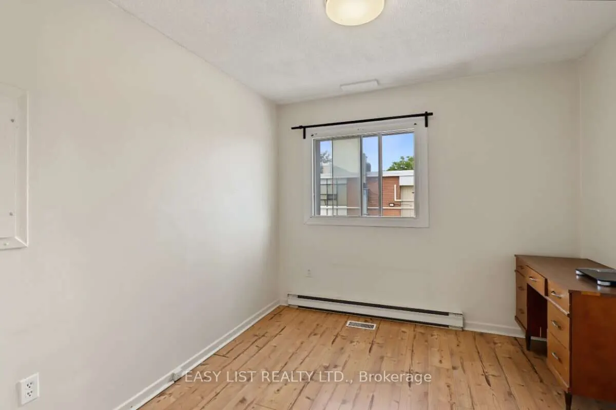 10 York Street N