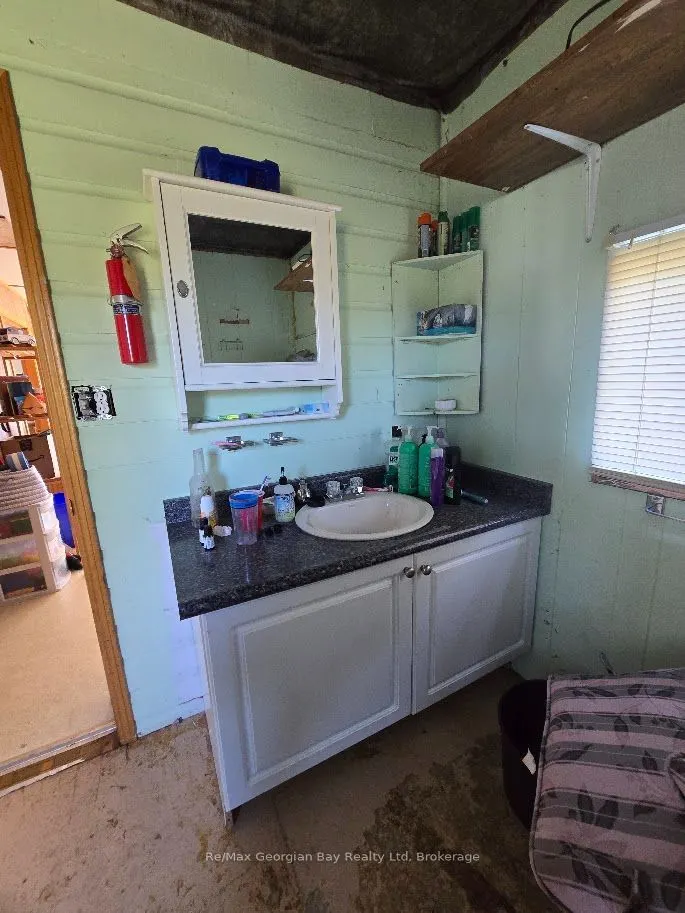 380 2 Island