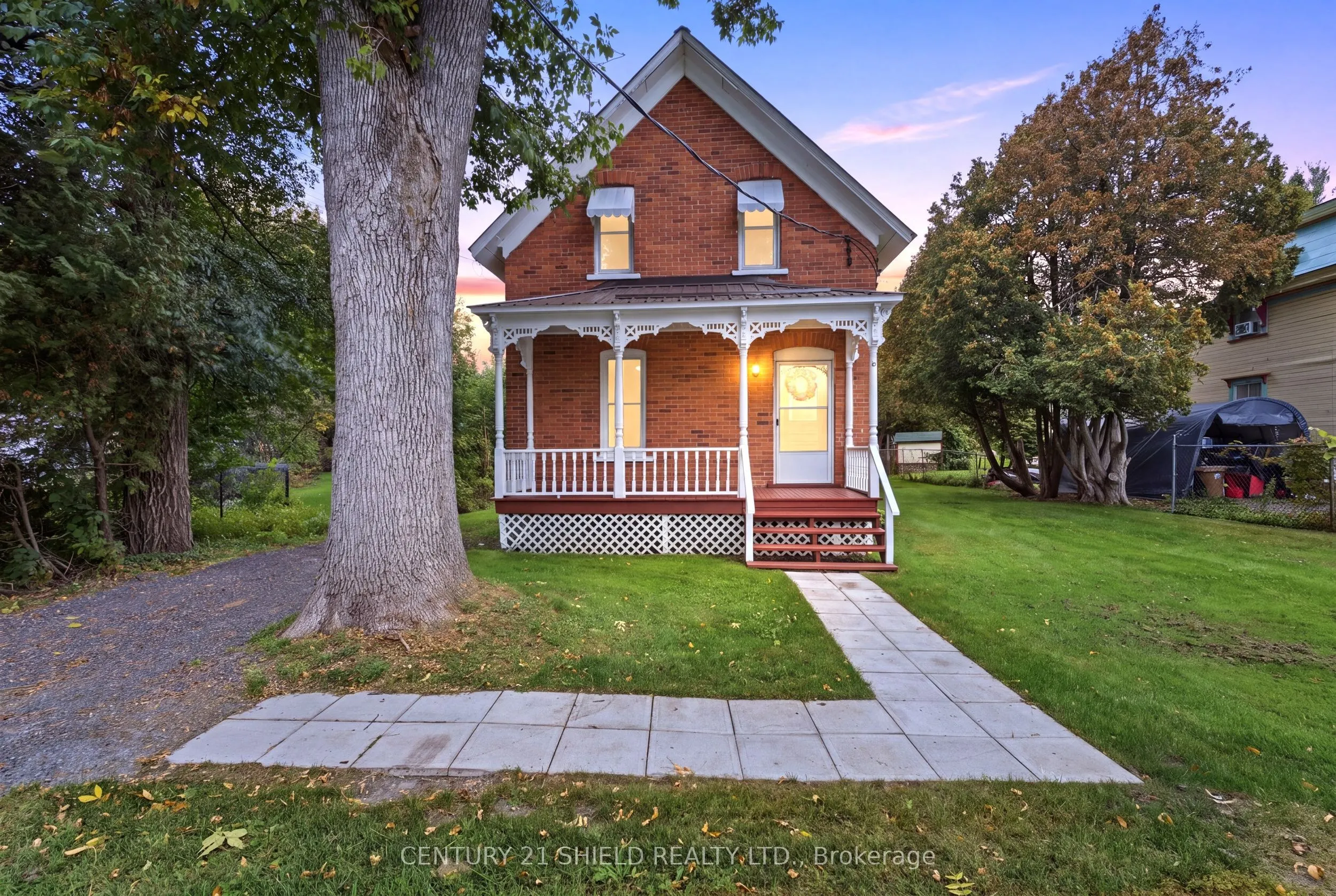 13 Oak Street