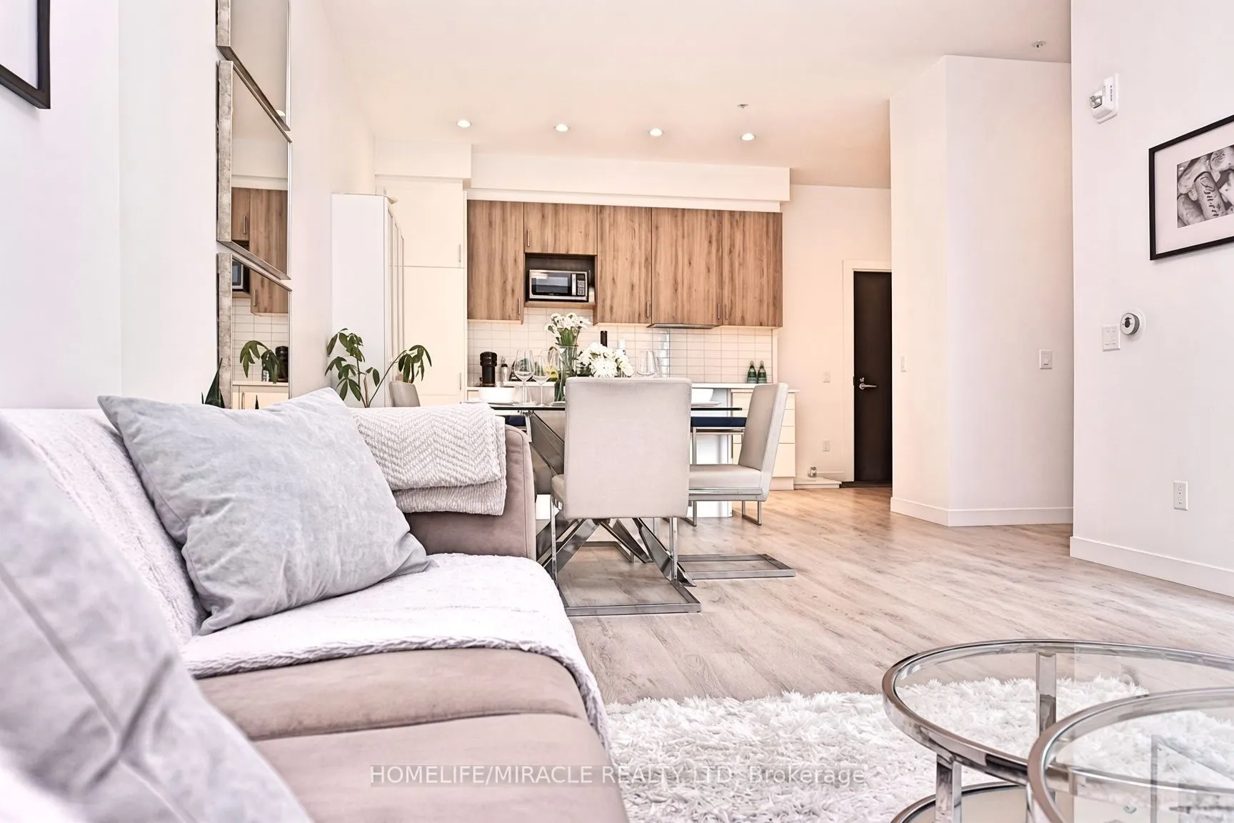 181 King Street S #607
