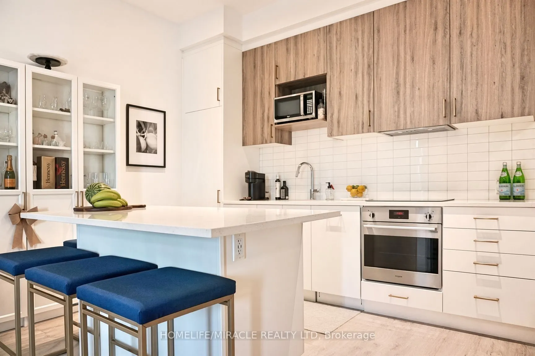181 King Street S #607