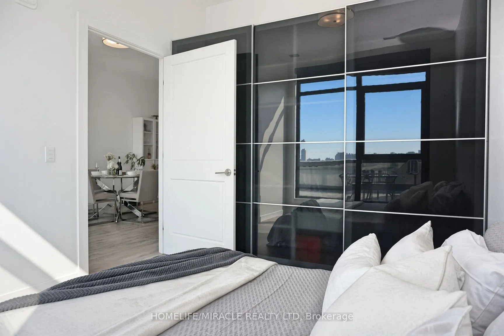 181 King Street S #607