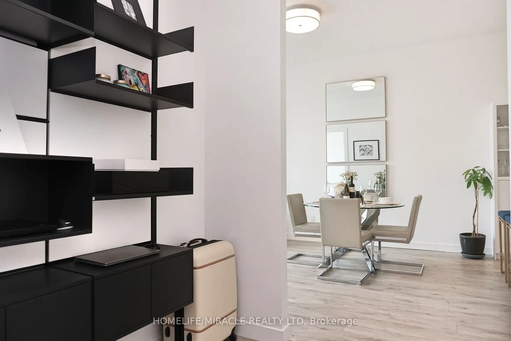 181 King Street S #607