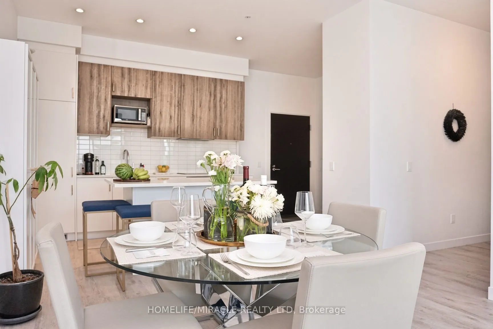 181 King Street S #607