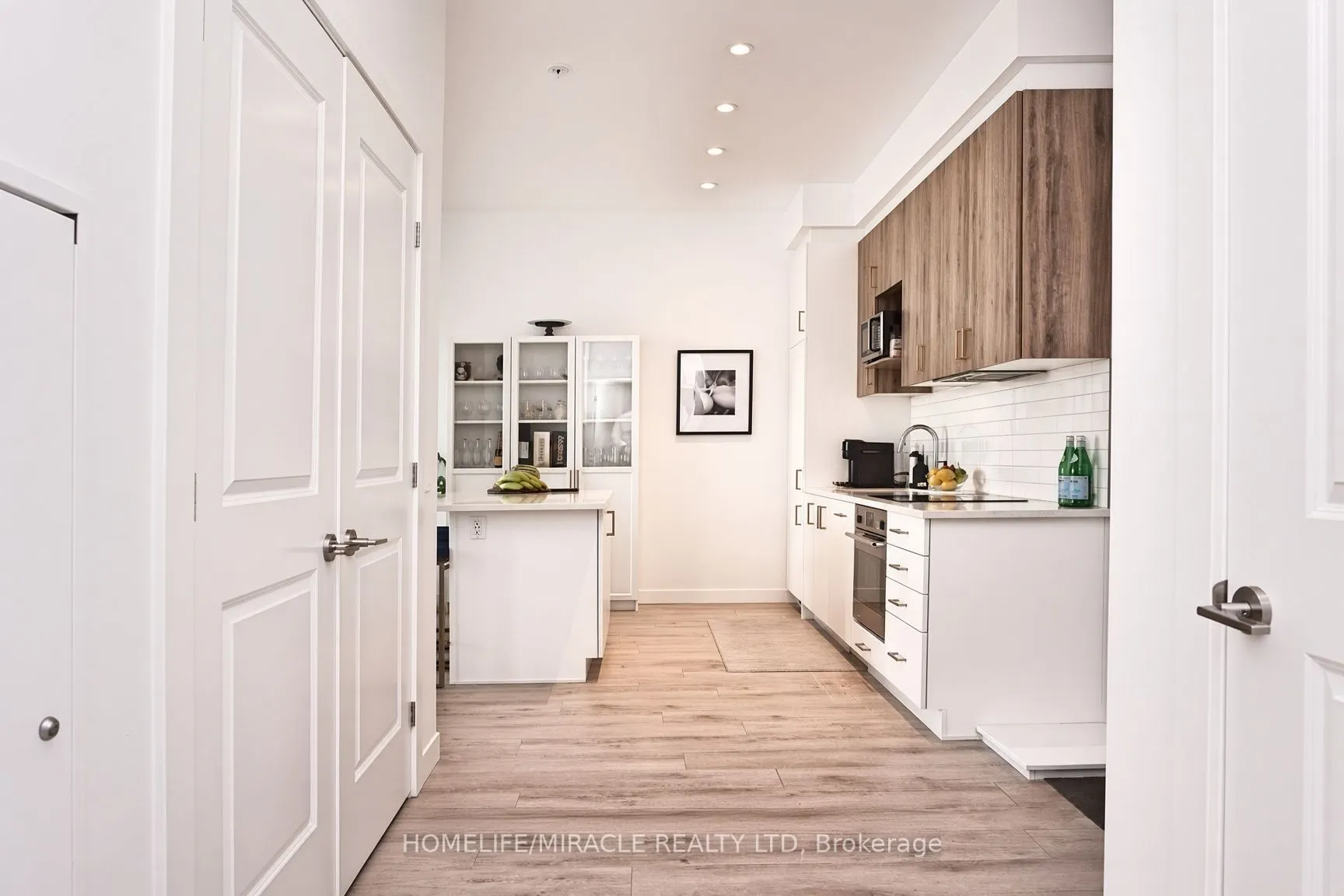 181 King Street S #607