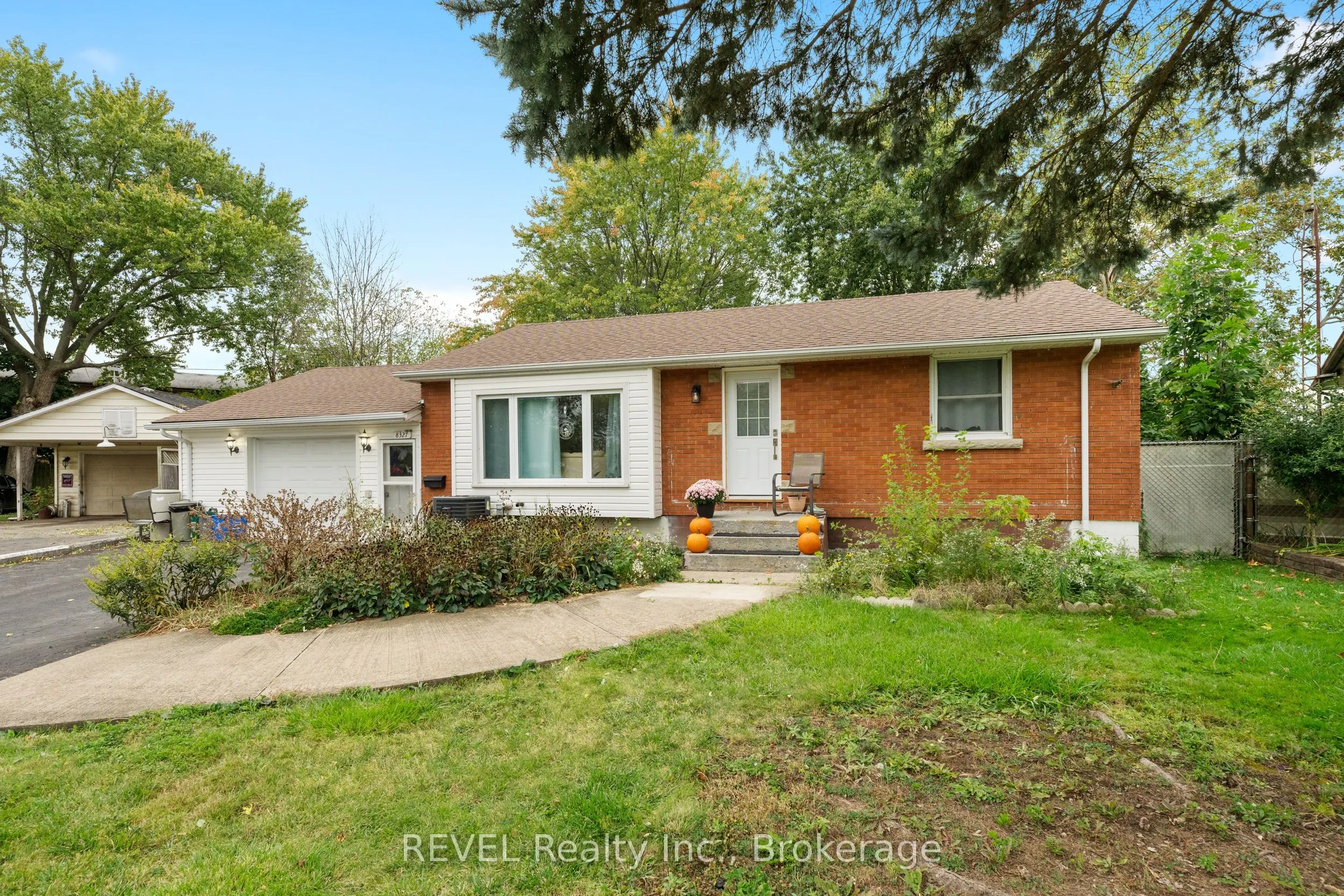 8327 Parkway Drive #Upper Unit