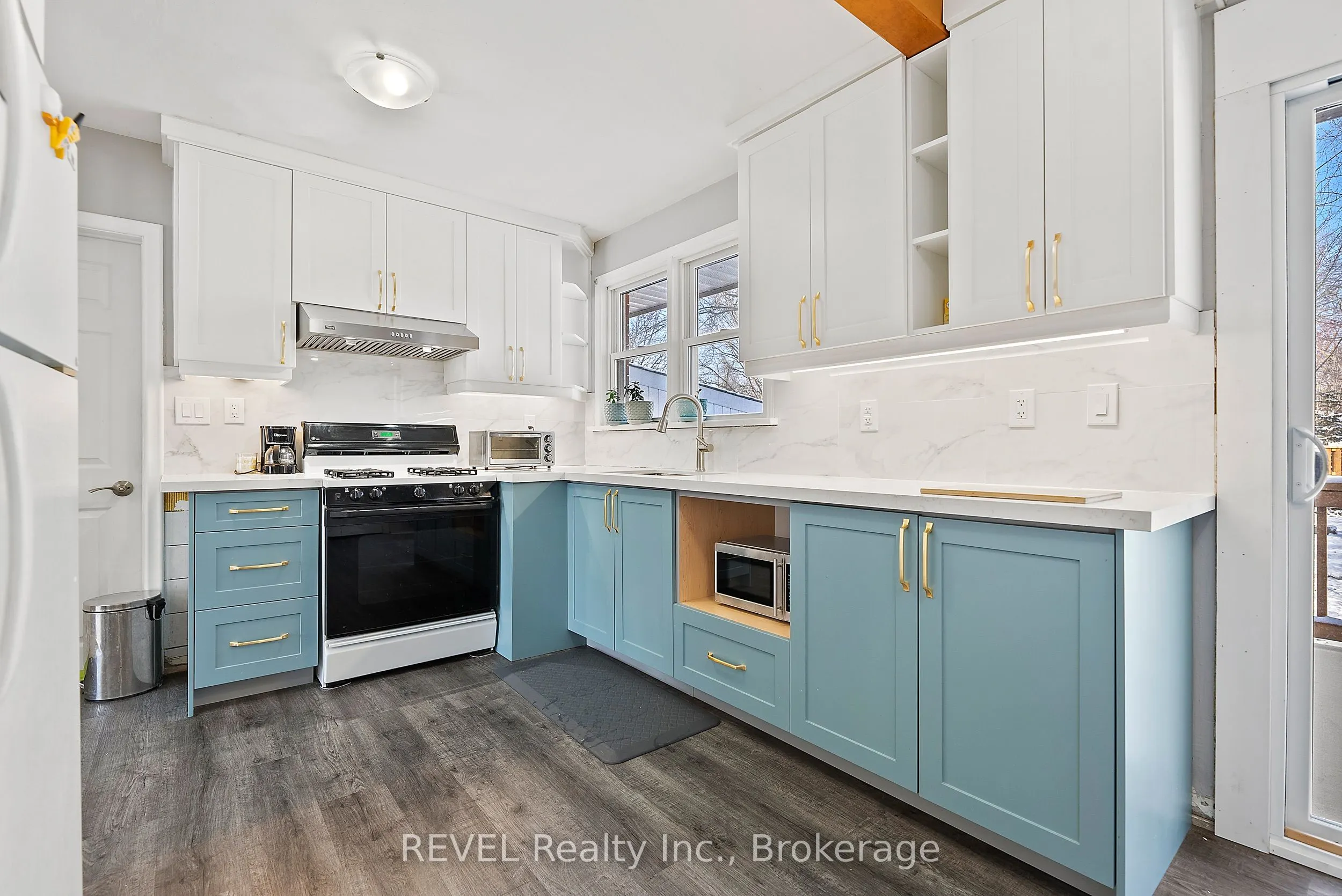 8327 Parkway Drive #Upper Unit