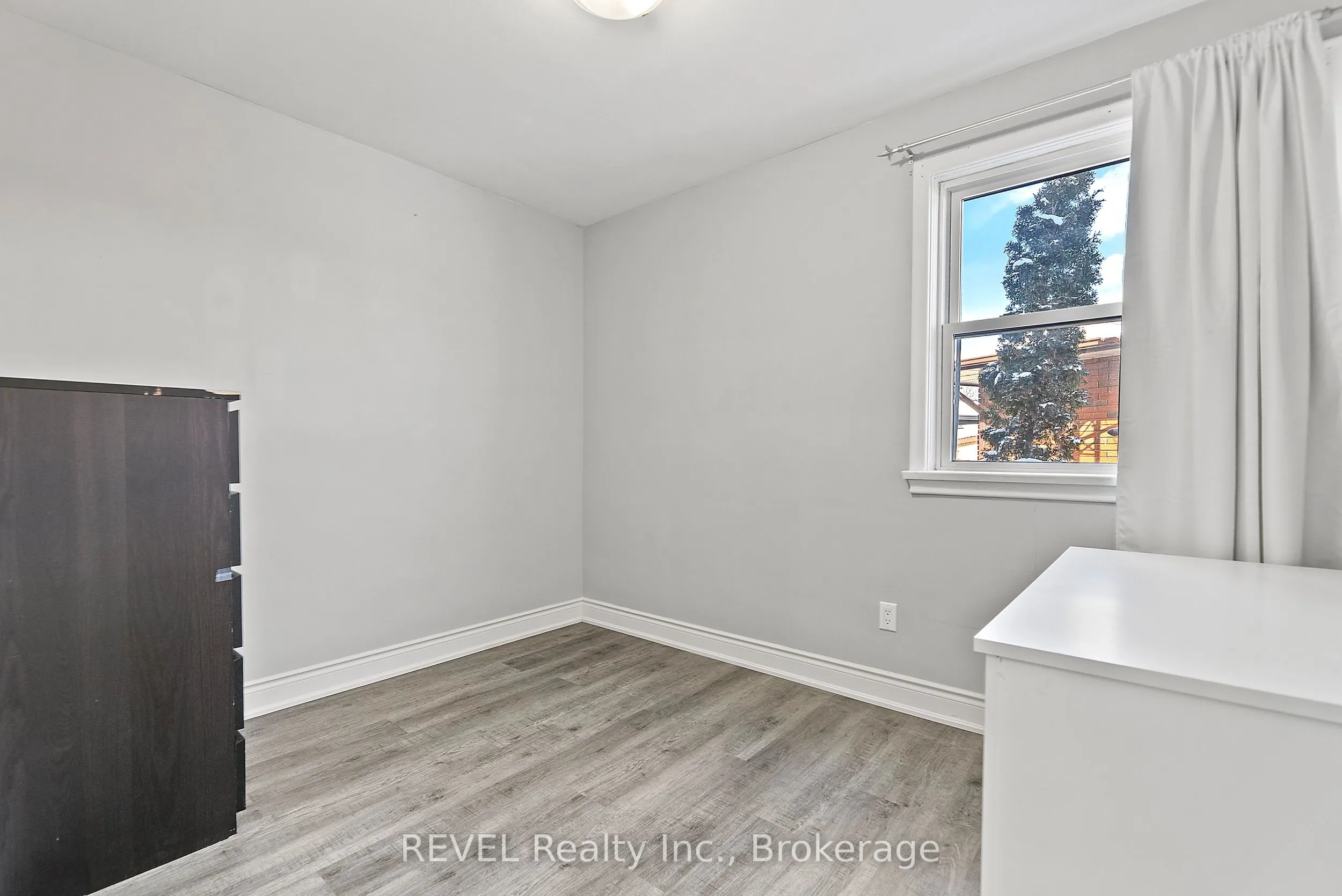 8327 Parkway Drive #Upper Unit