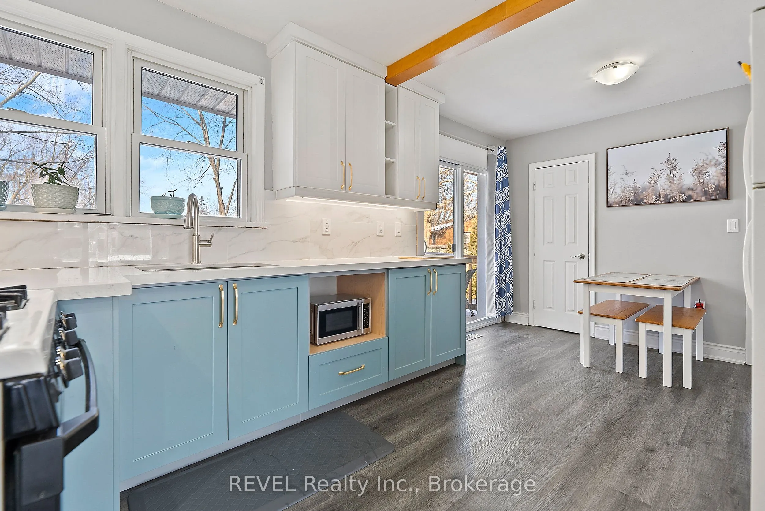 8327 Parkway Drive #Upper Unit