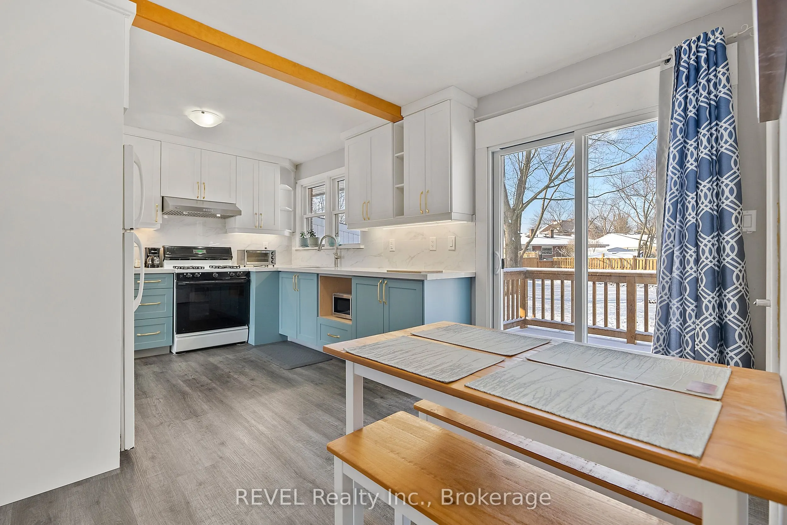 8327 Parkway Drive #Upper Unit