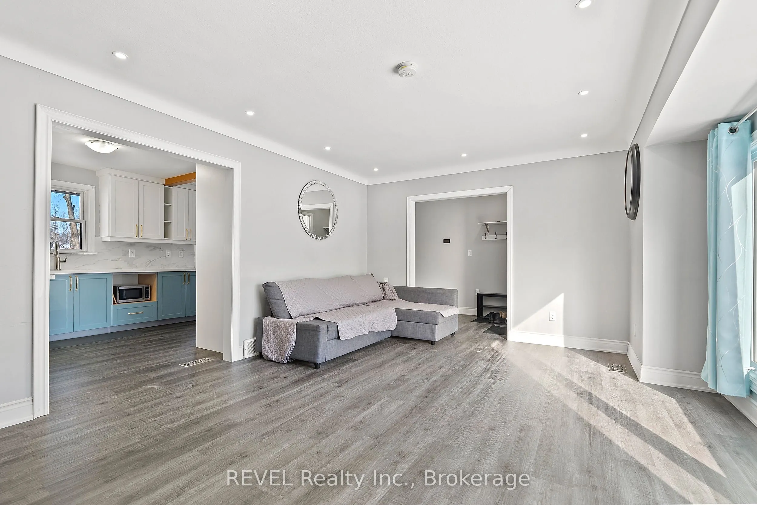 8327 Parkway Drive #Upper Unit