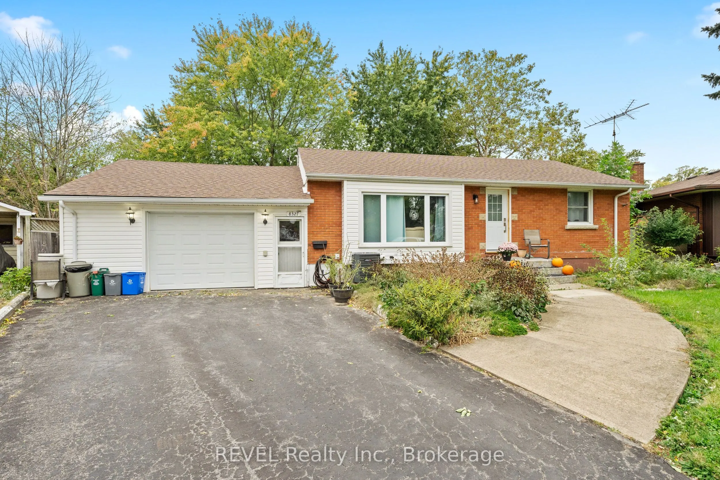 8327 Parkway Drive #Upper Unit
