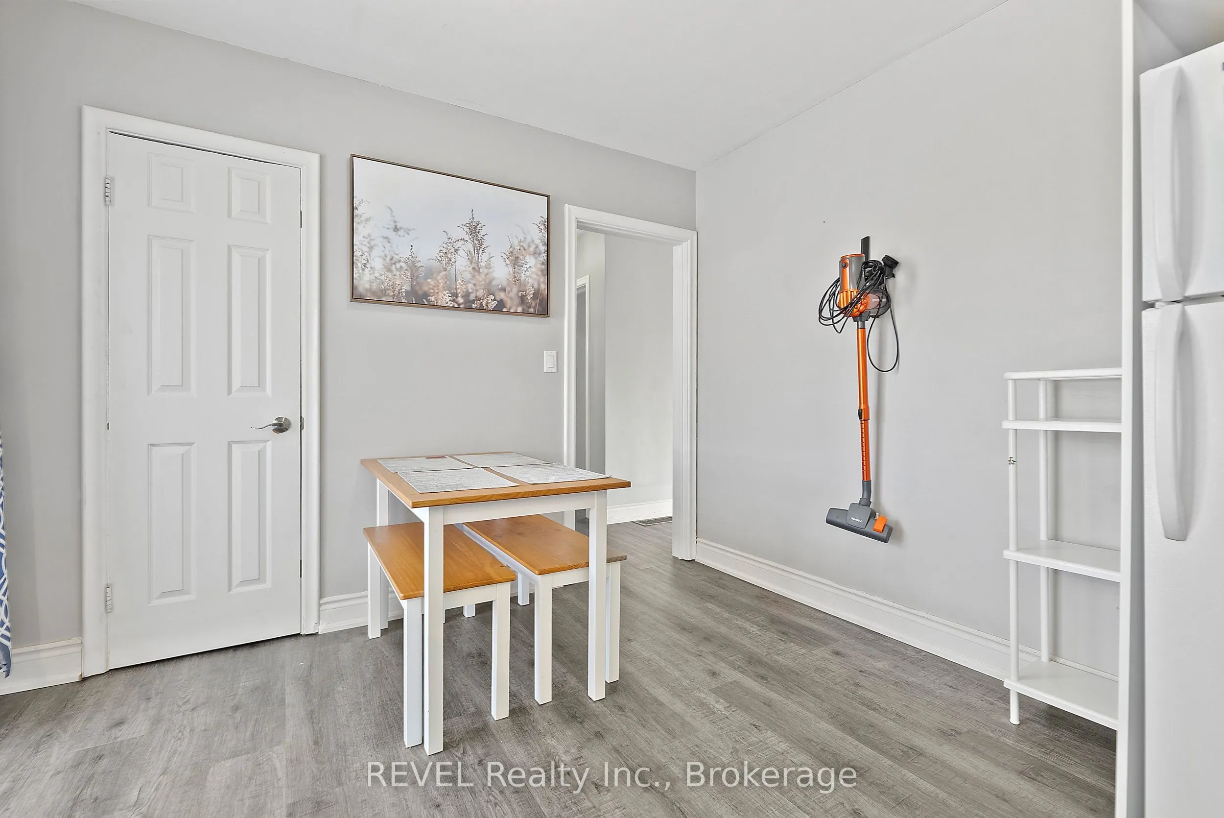 8327 Parkway Drive #Upper Unit