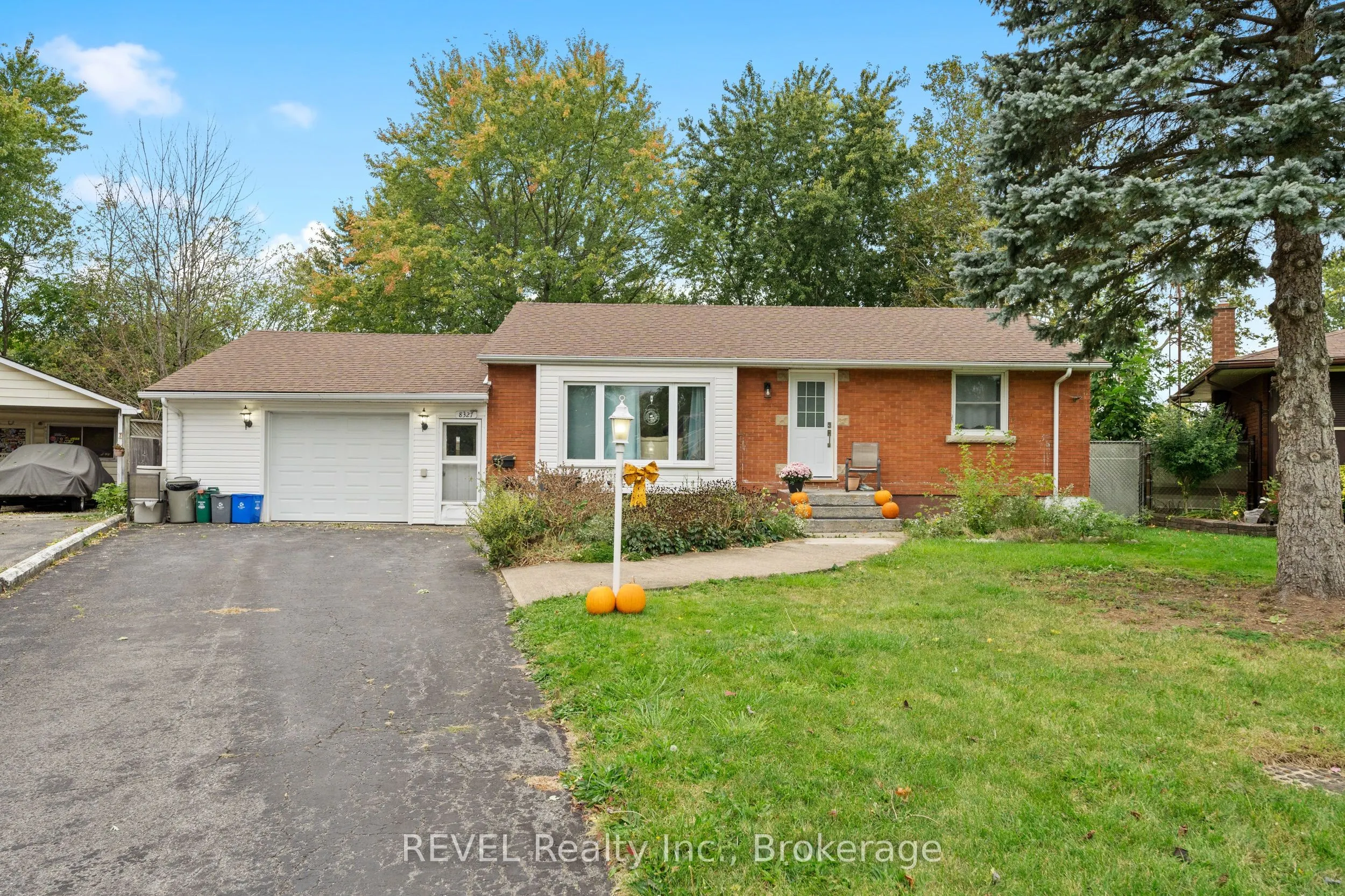 8327 Parkway Drive #Upper Unit