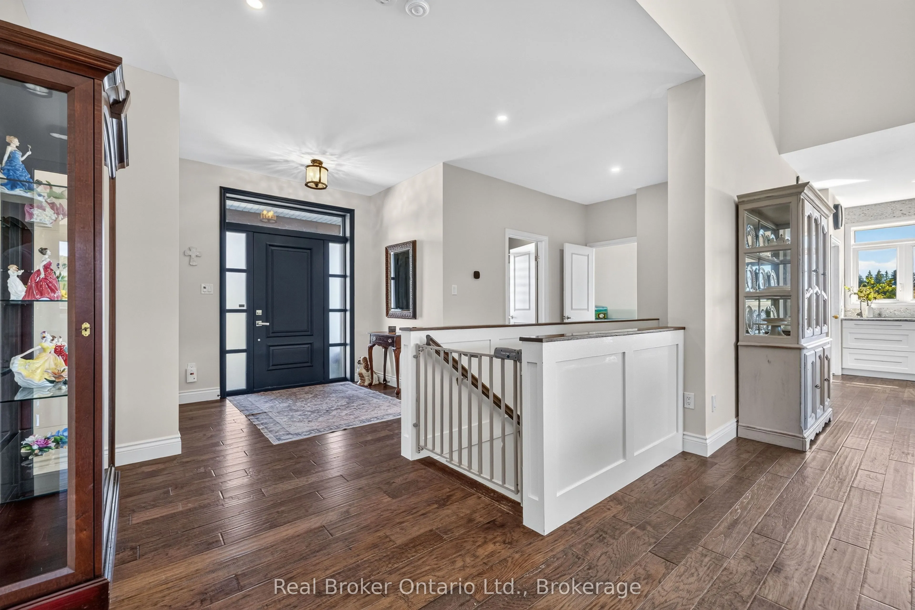 5954 Sixth Line