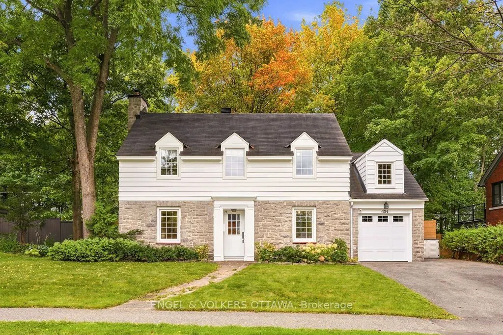694 ISLAND PARK Drive