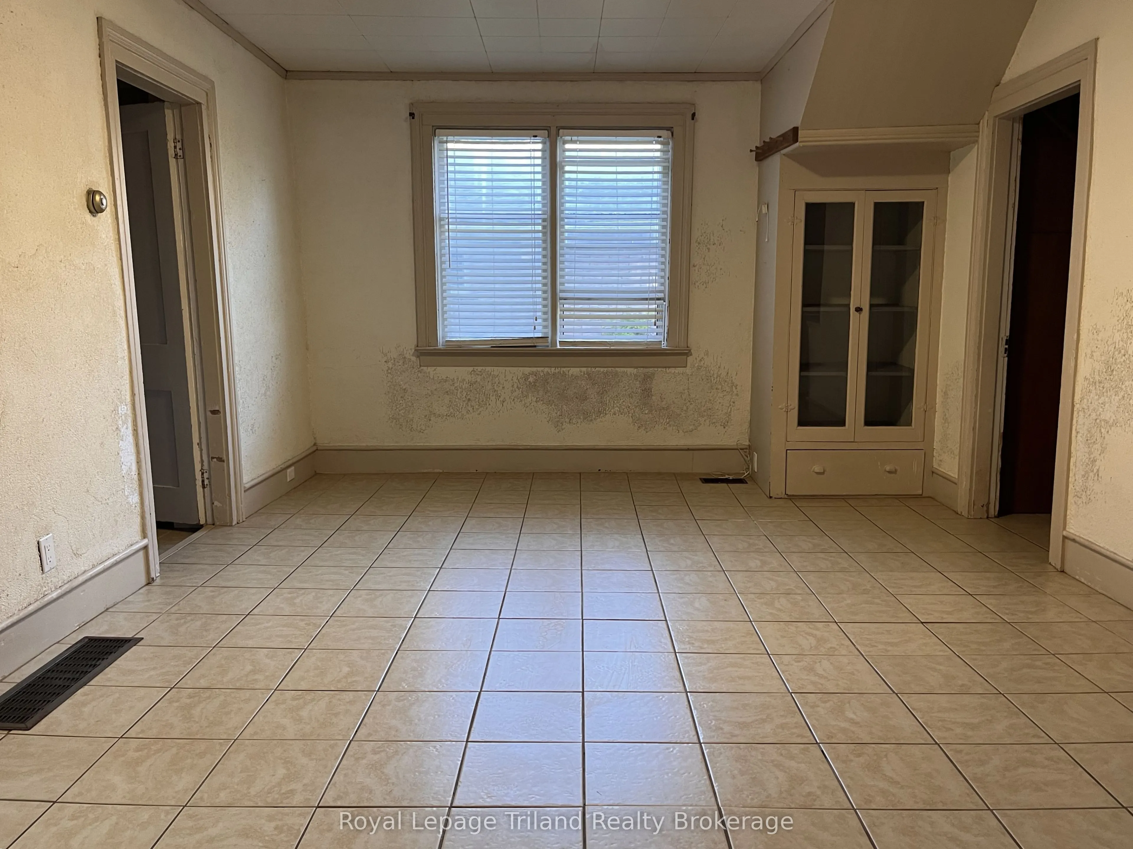 25 Palmer Street W