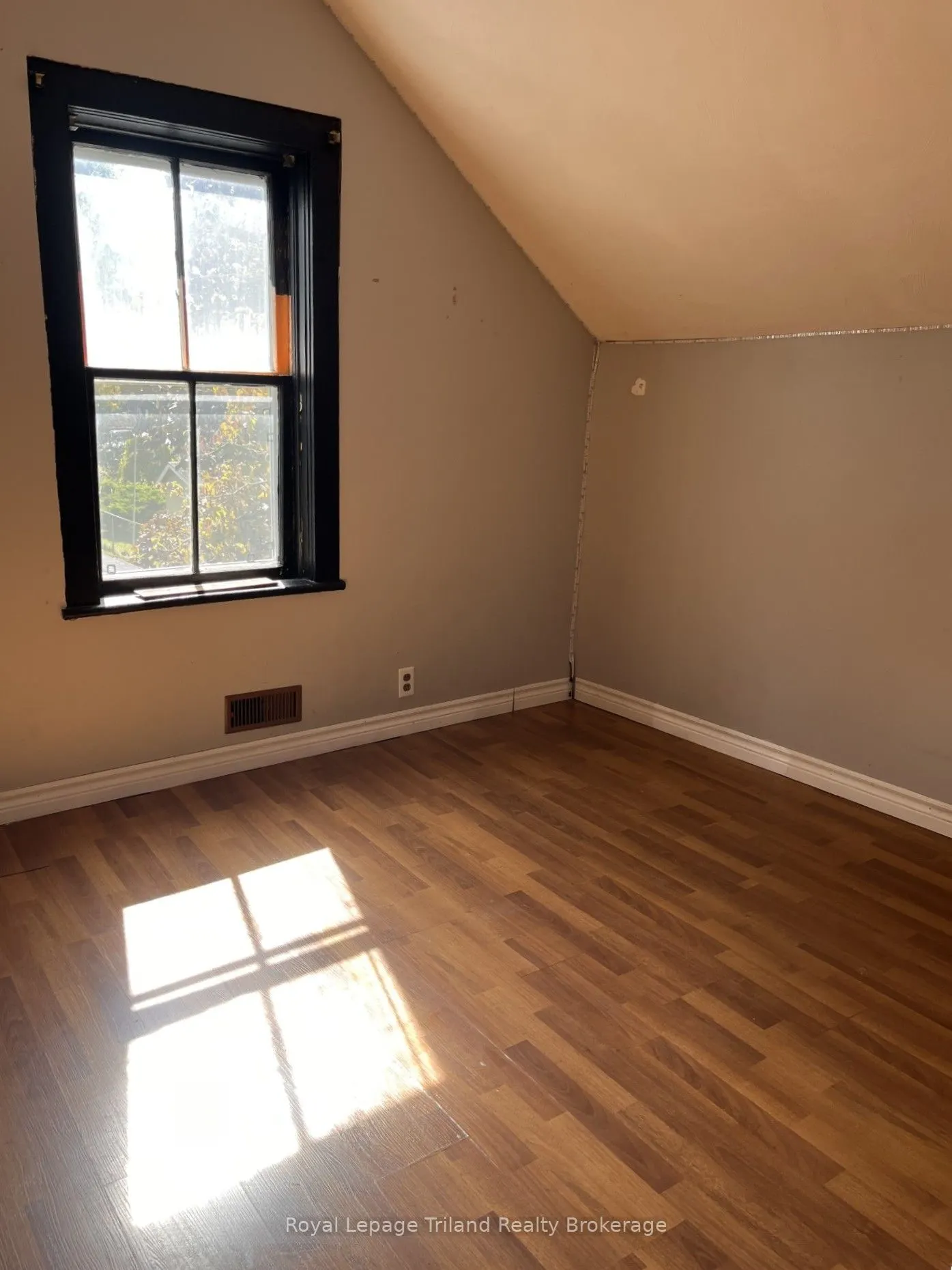 25 Palmer Street W
