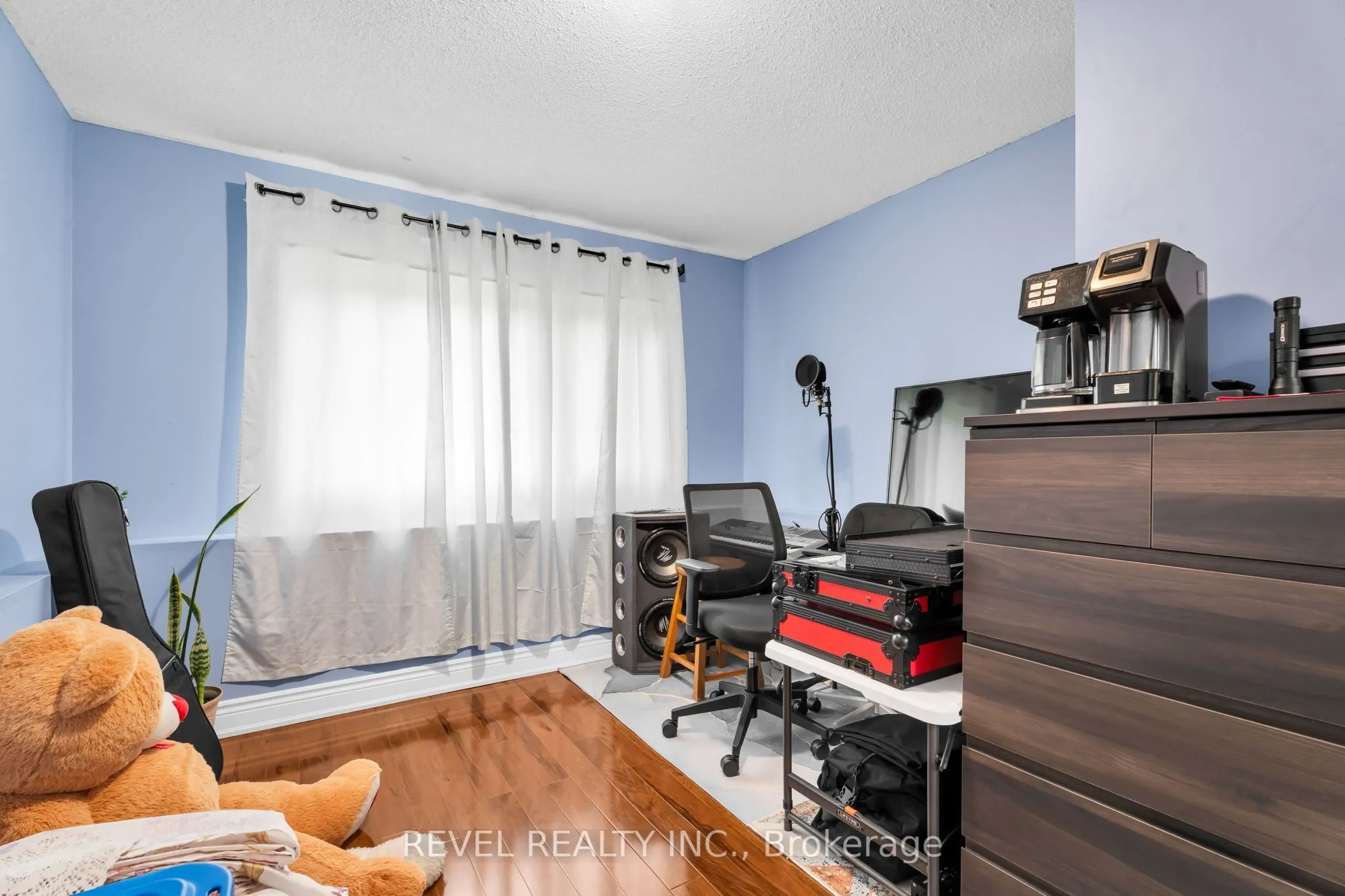 302 Shelburne Place