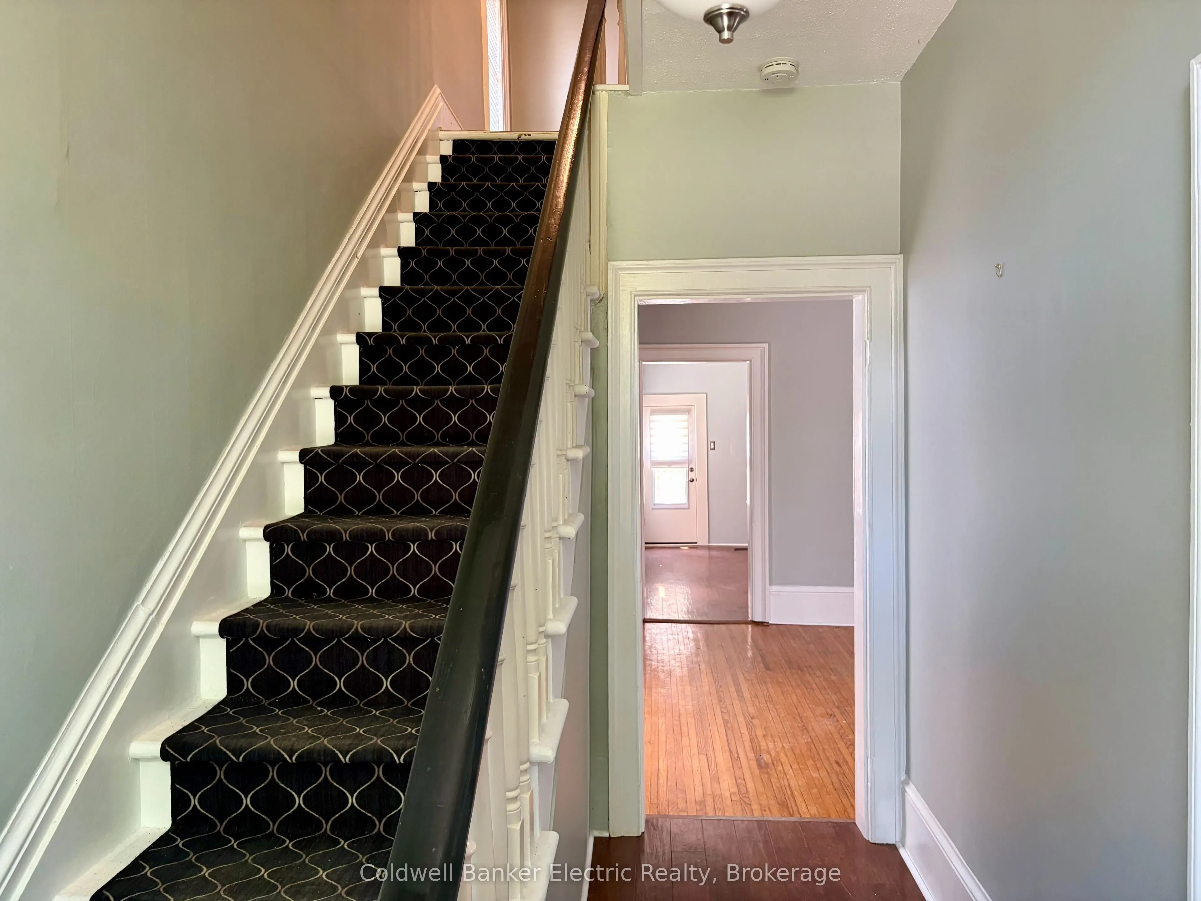 21 Sussex Street N