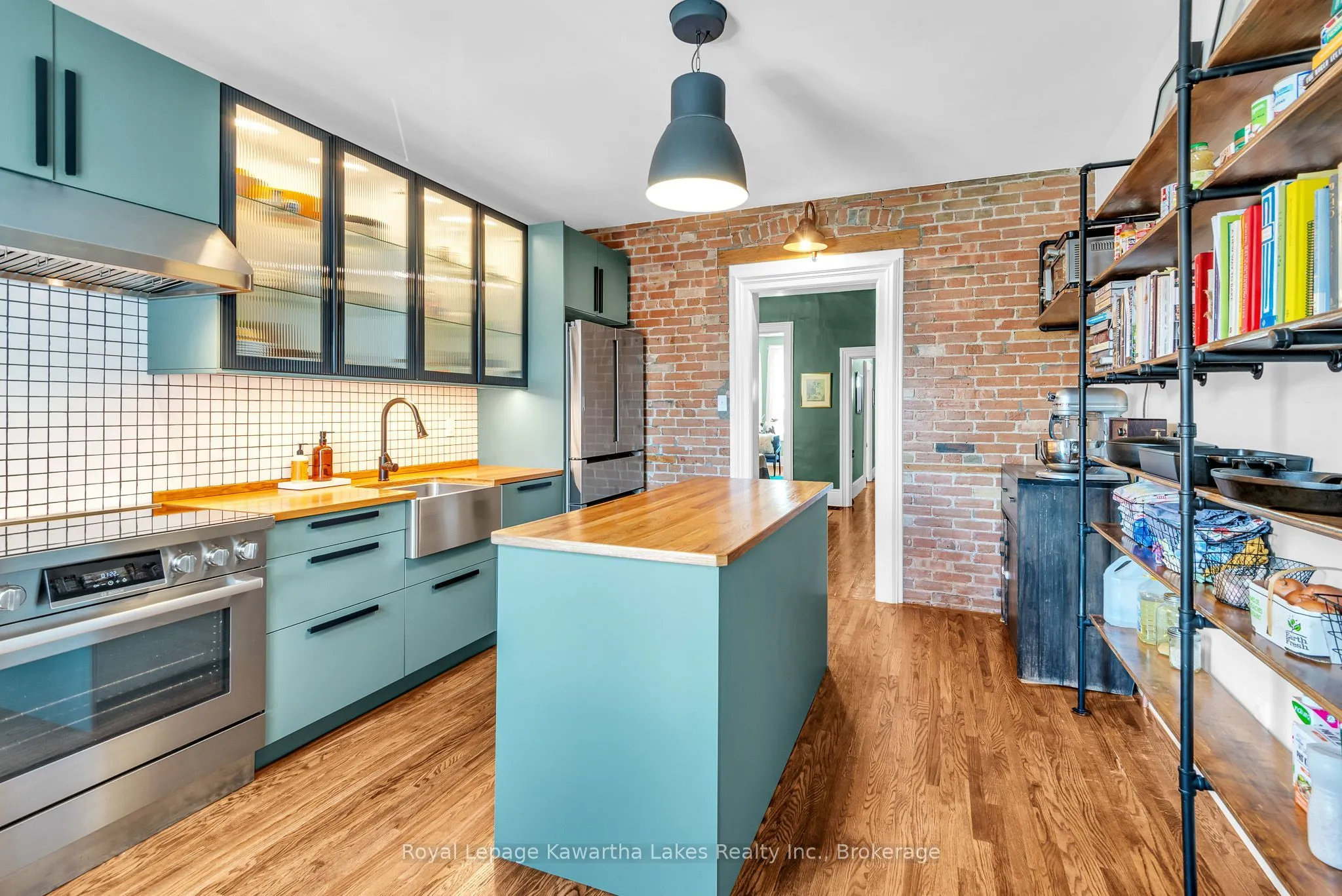 63 William Street N