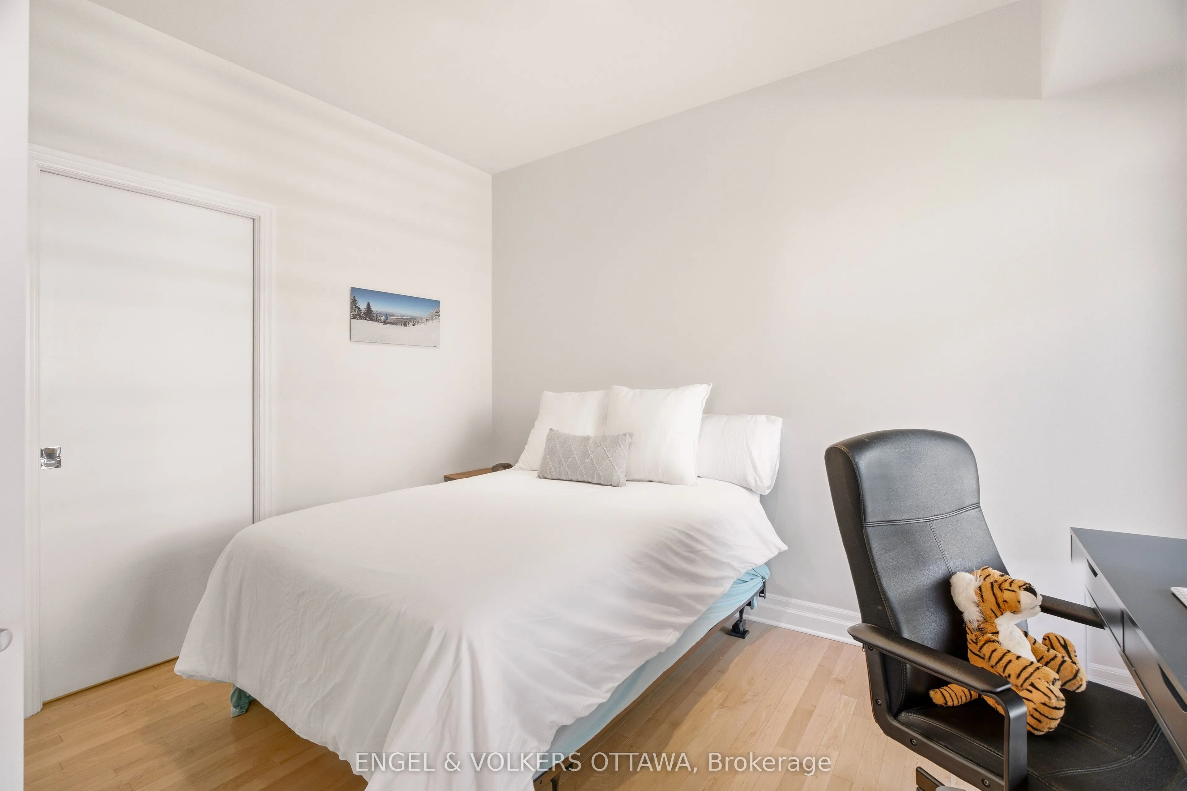 235 Kent Street #711