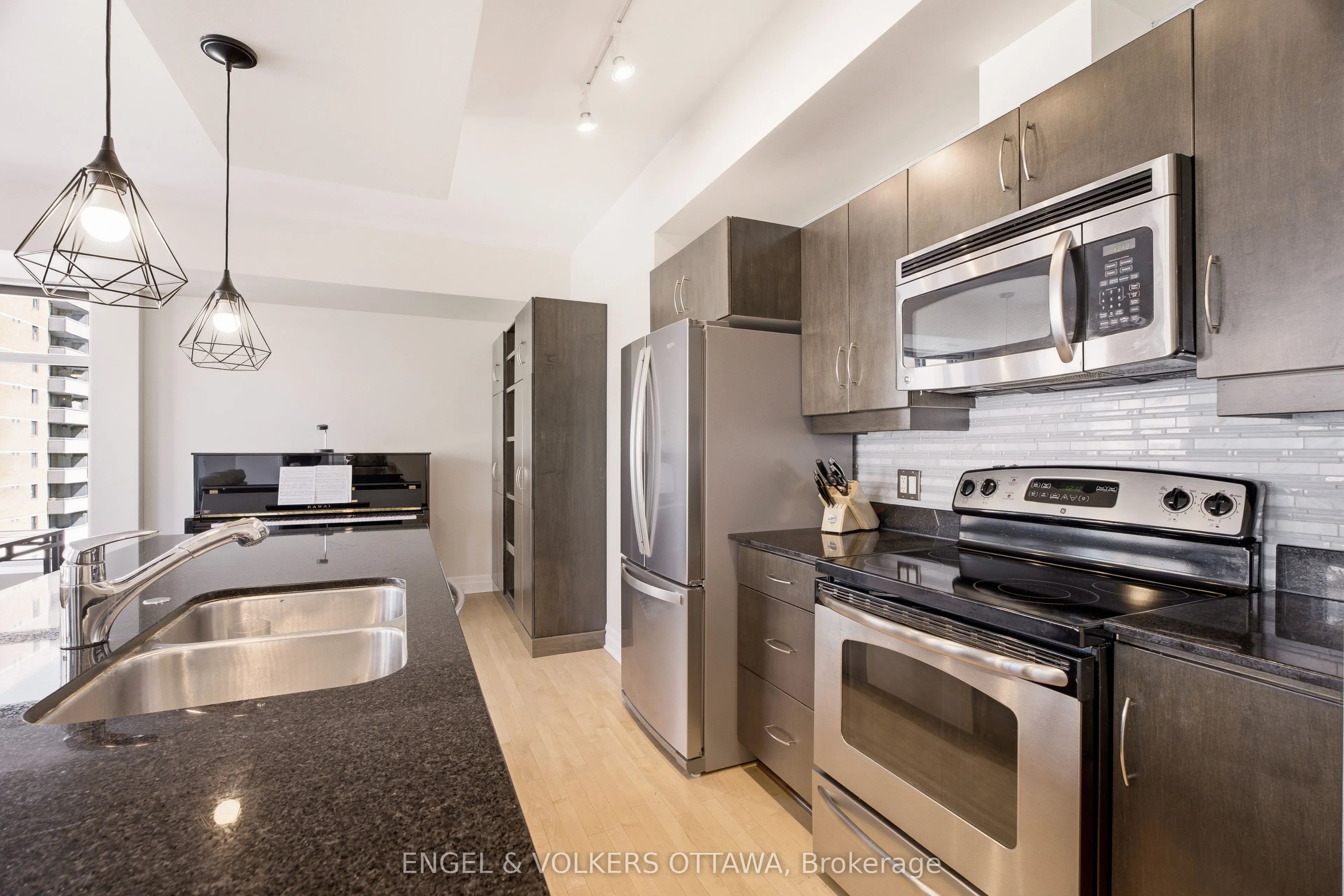 235 Kent Street #711