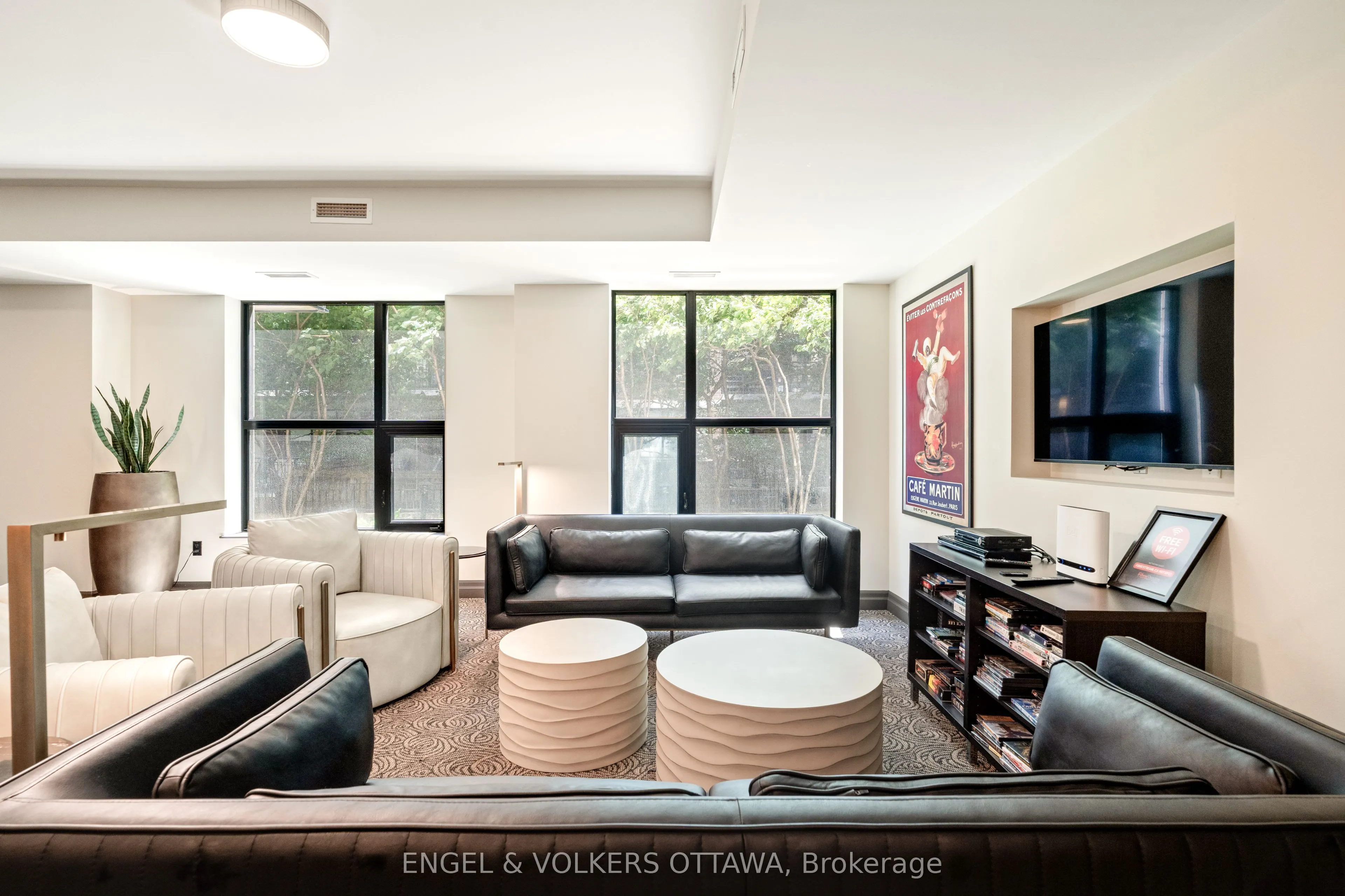 235 Kent Street #711