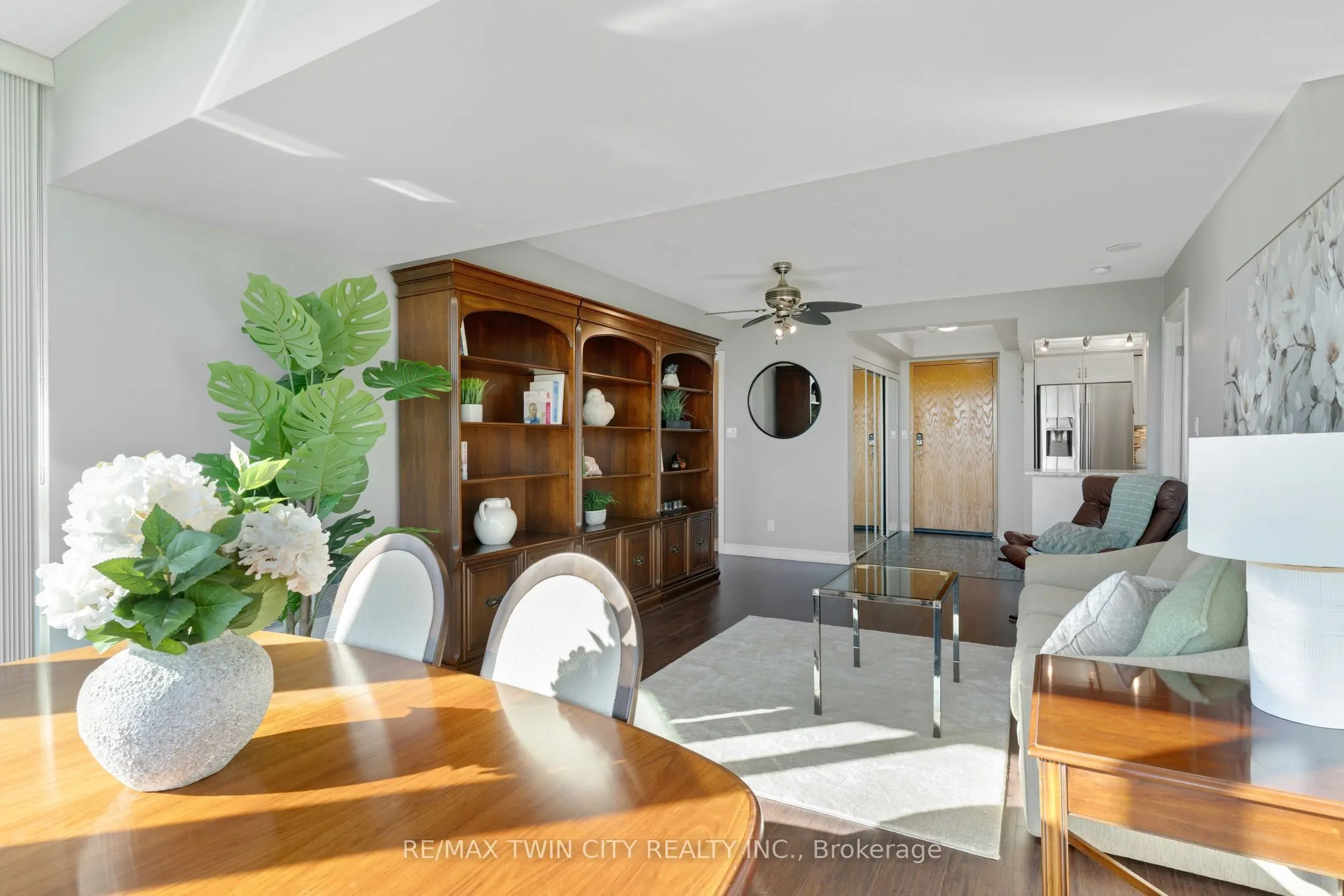 237 King Street W #402