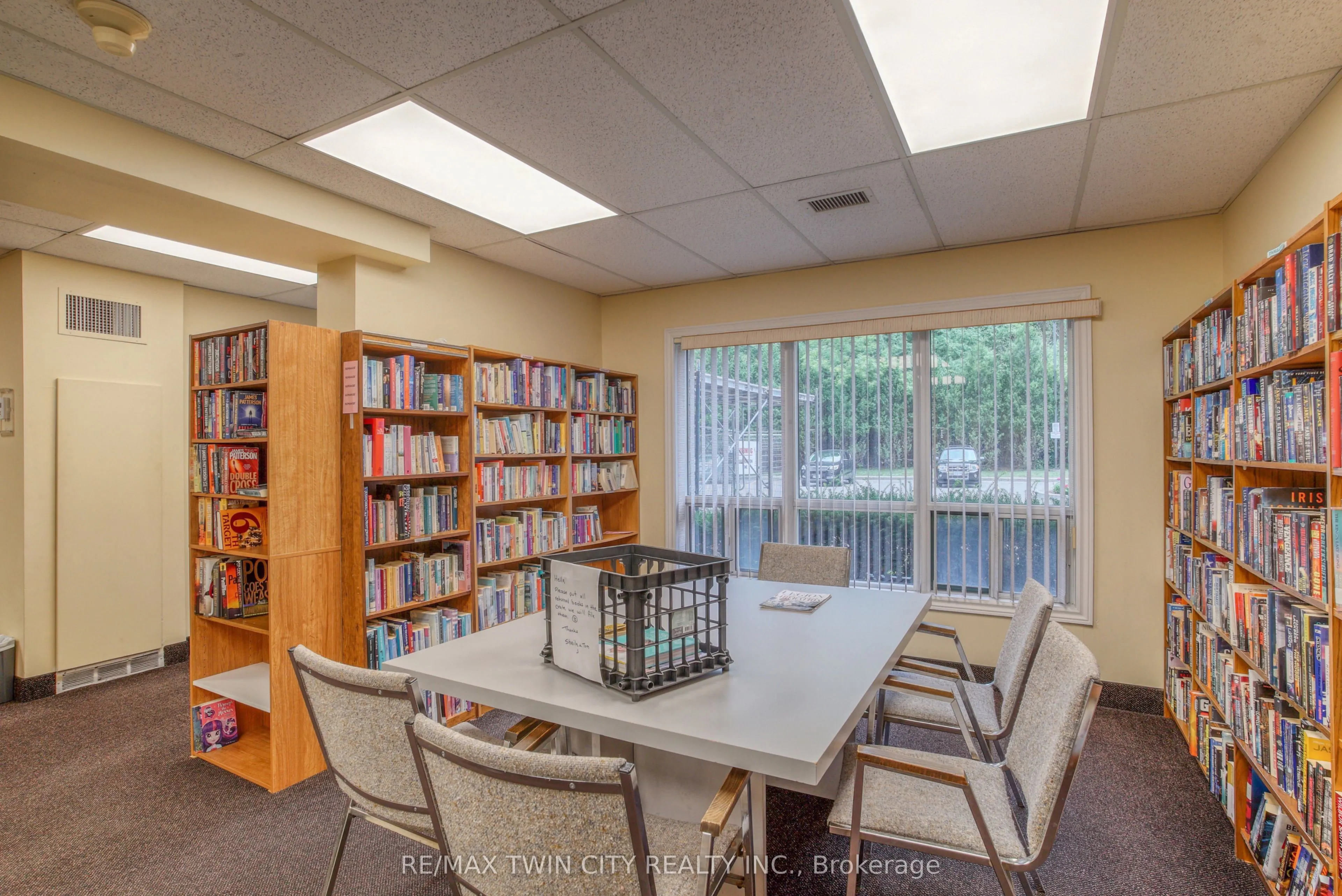 237 King Street W #402