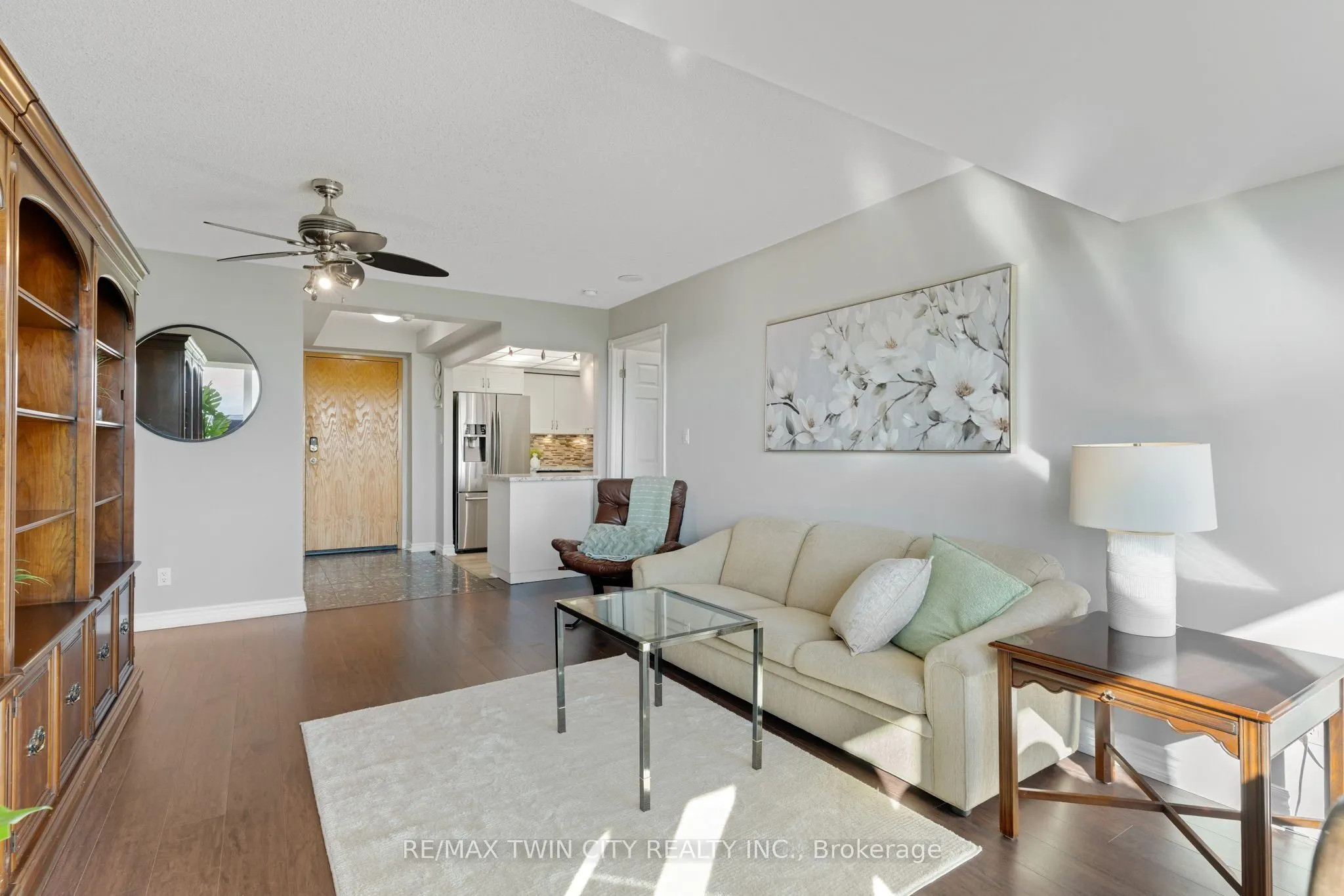 237 King Street W #402