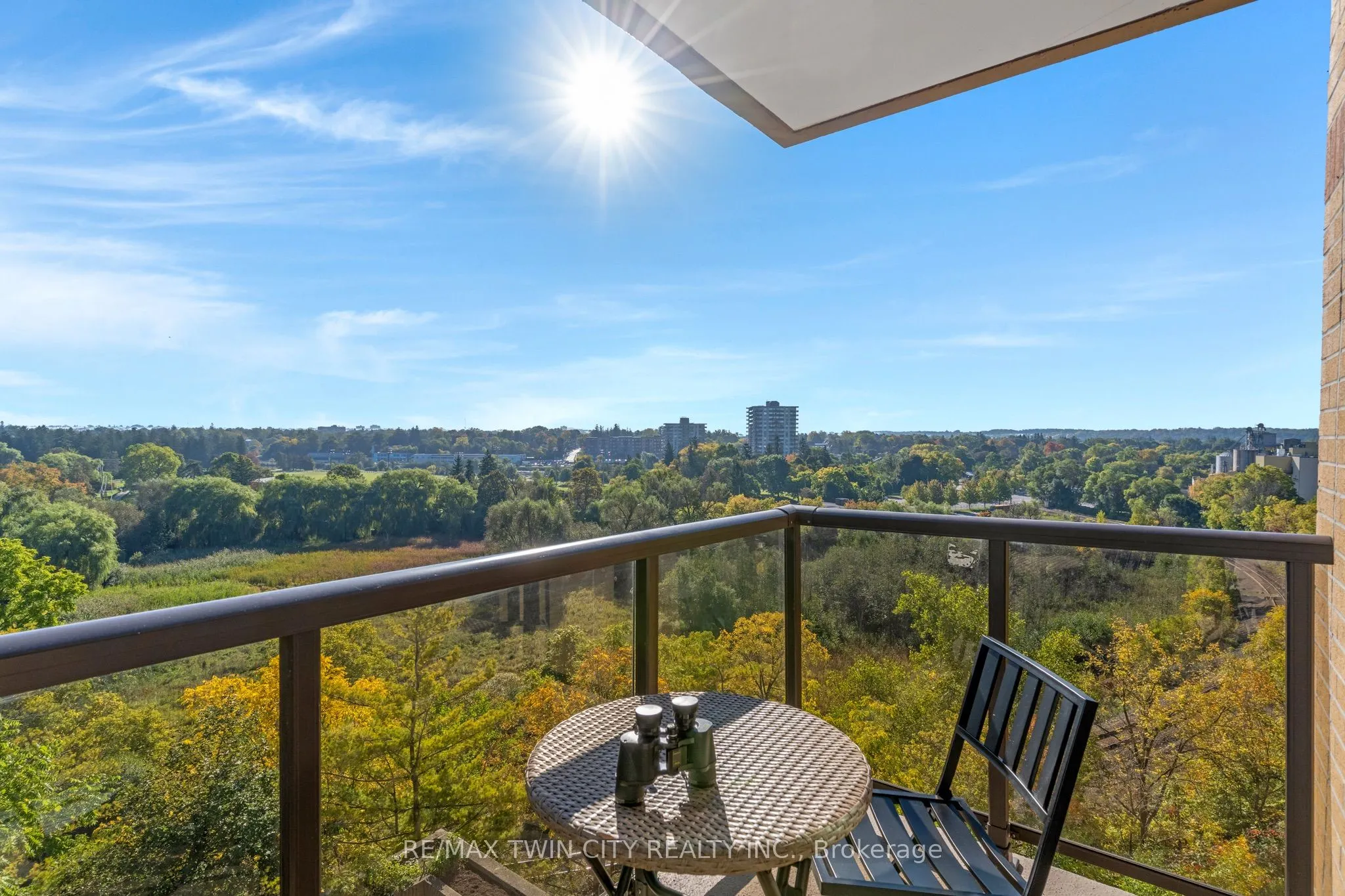 237 King Street W #402