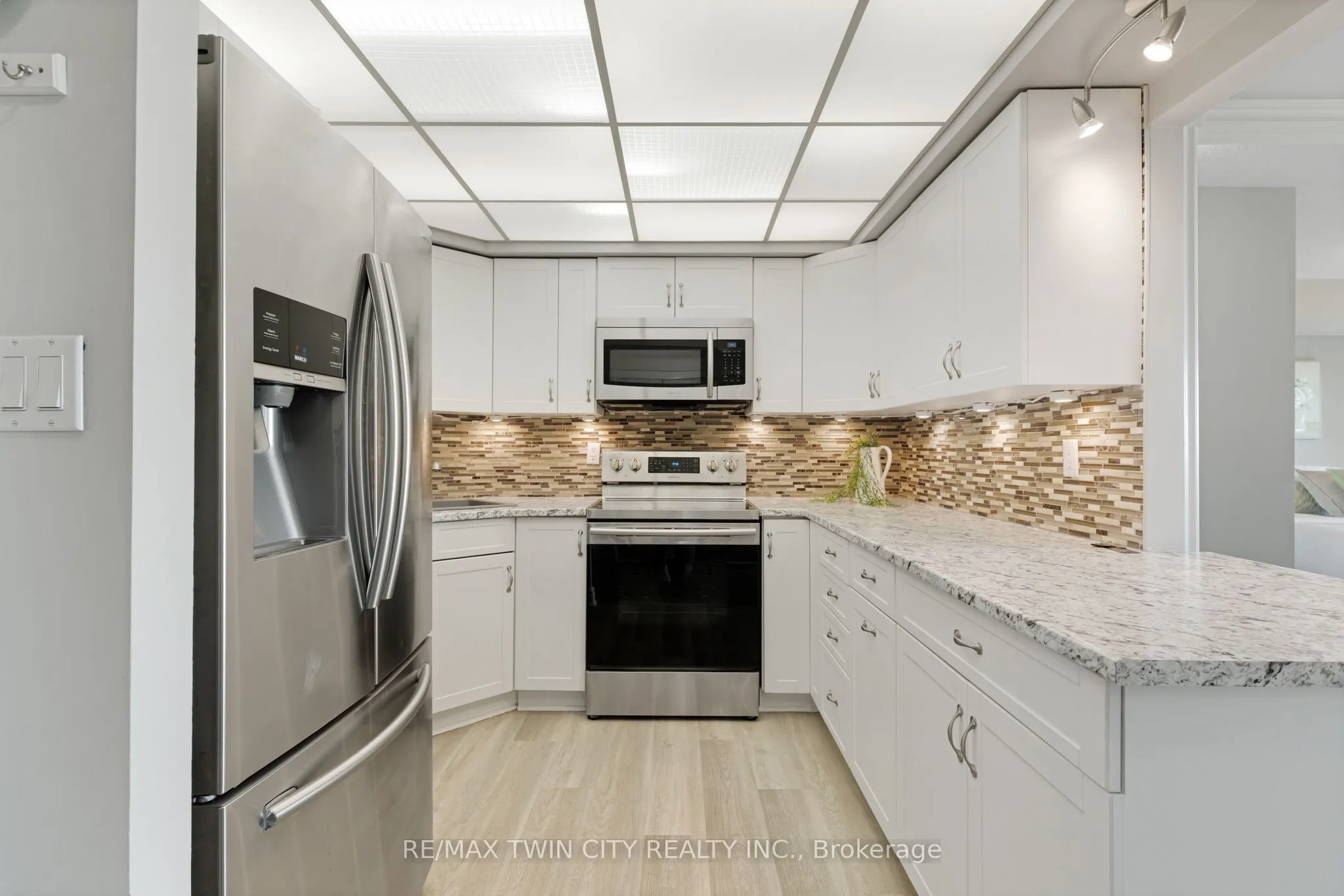 237 King Street W #402