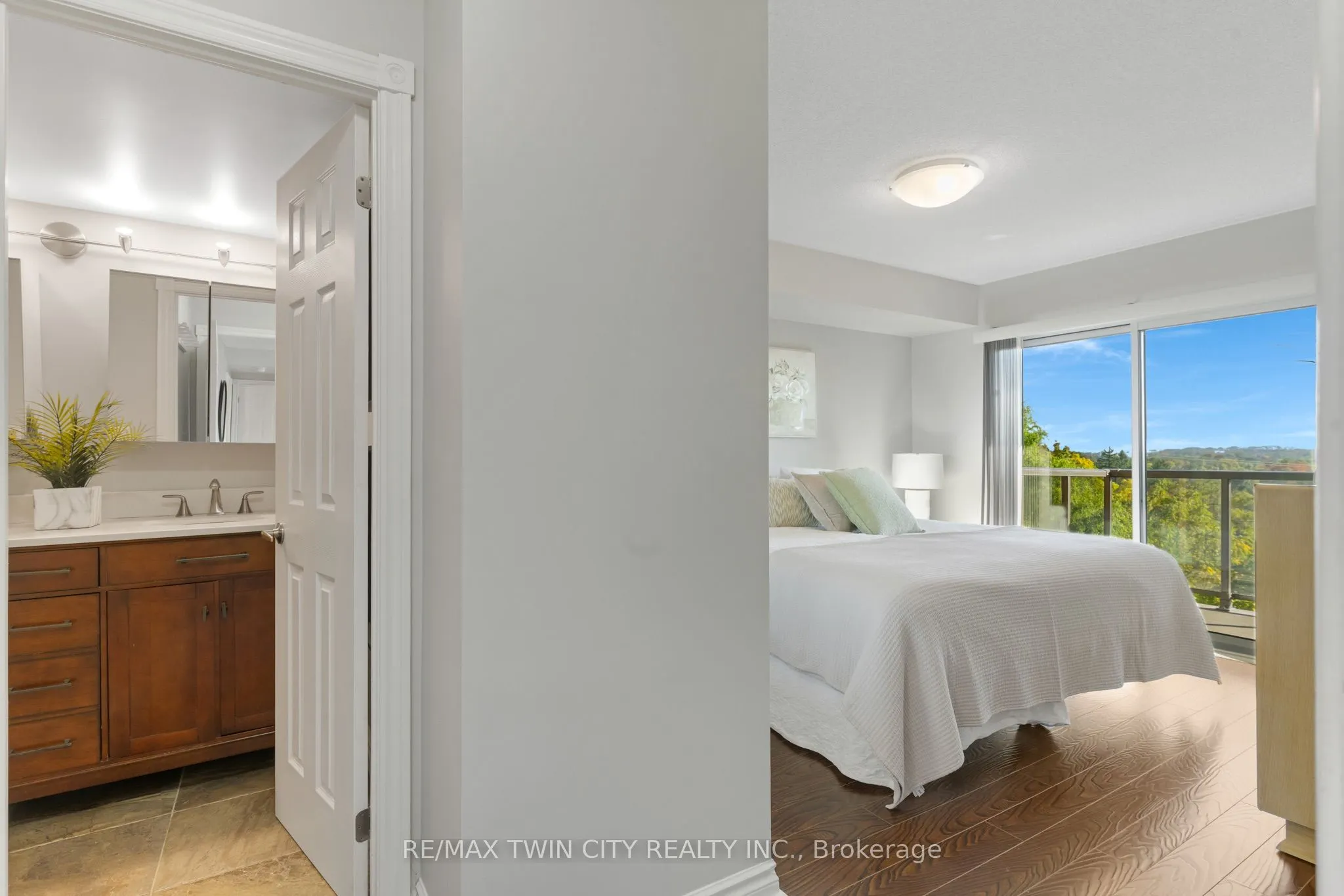 237 King Street W #402