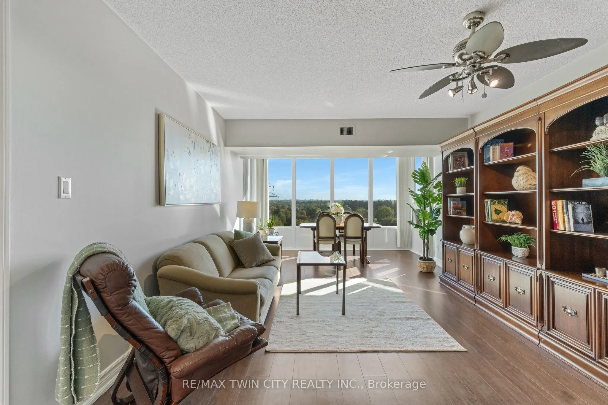 237 King Street W #402