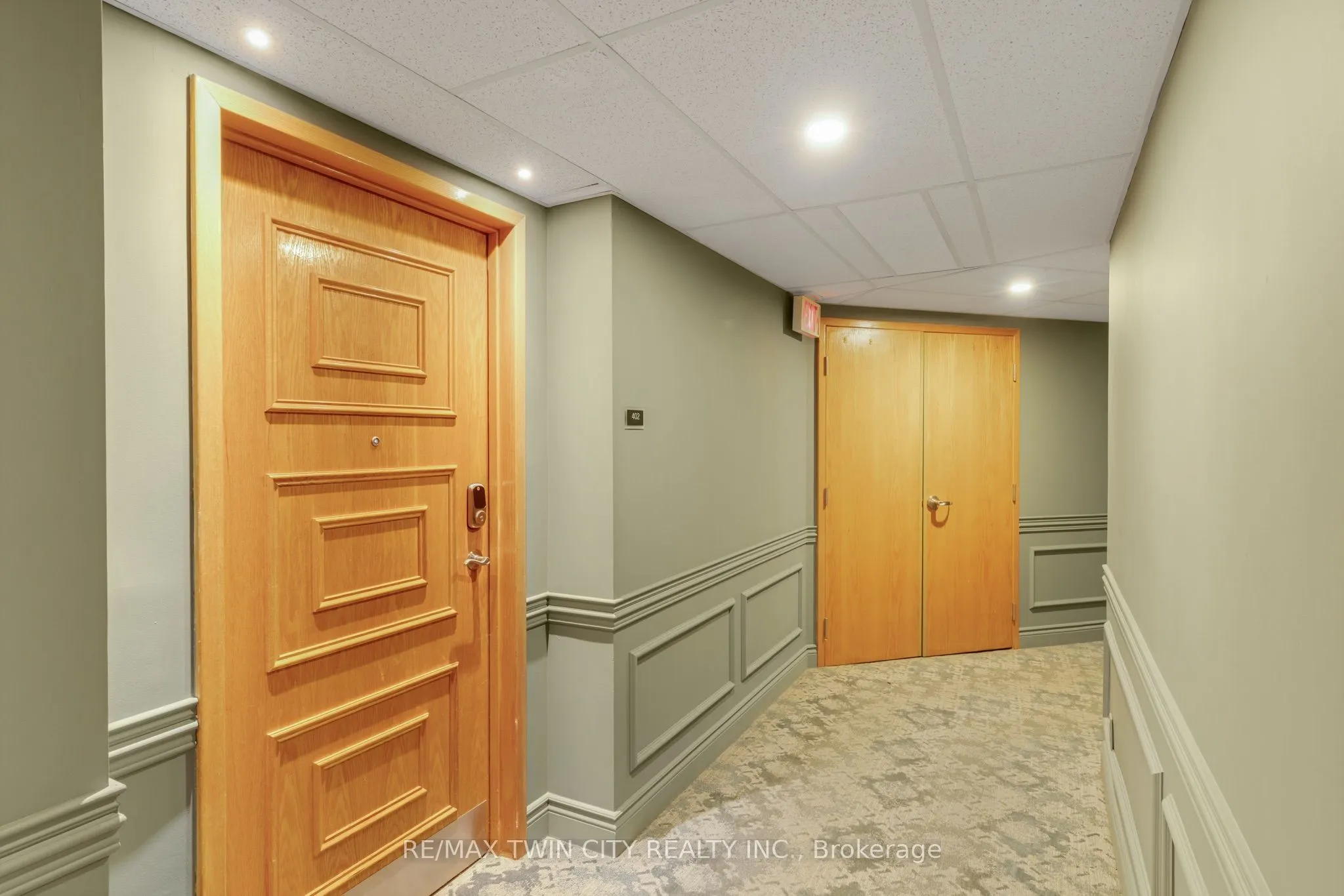 237 King Street W #402