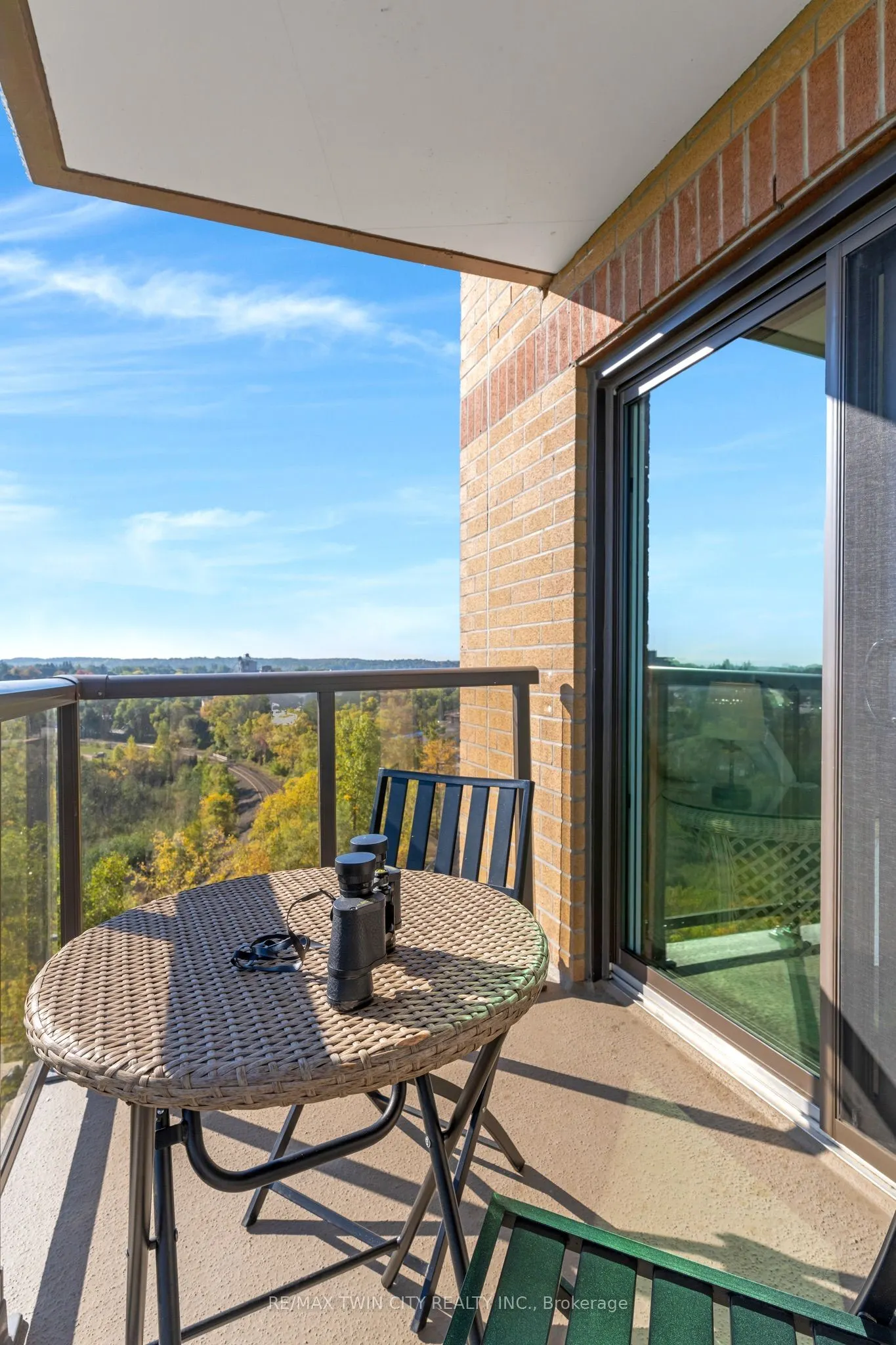 237 King Street W #402
